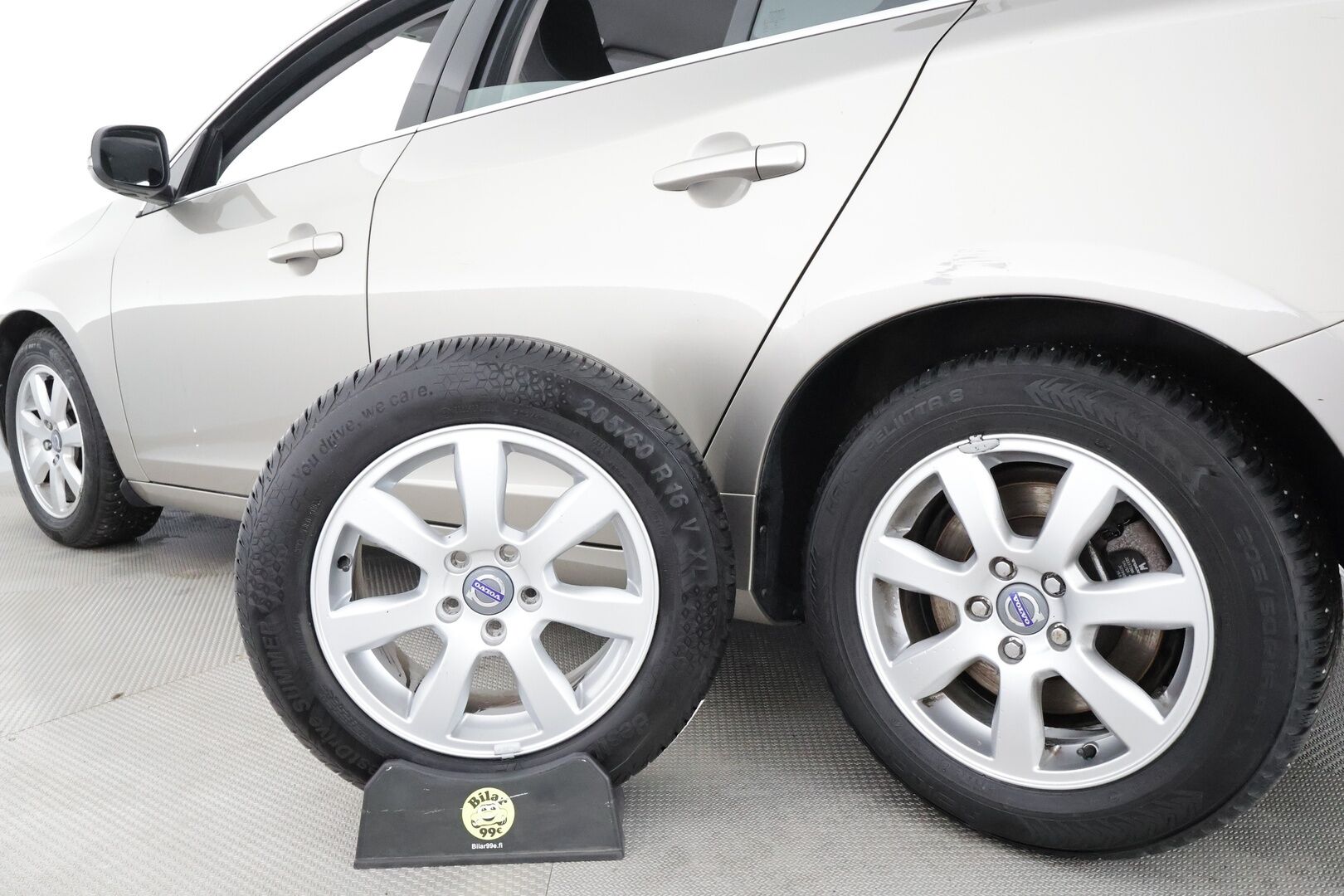 Volvo S60 2014 T3 Momentum aut * 1.Om Suomi-auto / Vakkari / P.tutka / Navi / Digimittaristo / Kaarreajovalot / Puolinahat * - Kahdet renkaat aluvanteilla / Merkkihuollettu / Juuri katsastettu