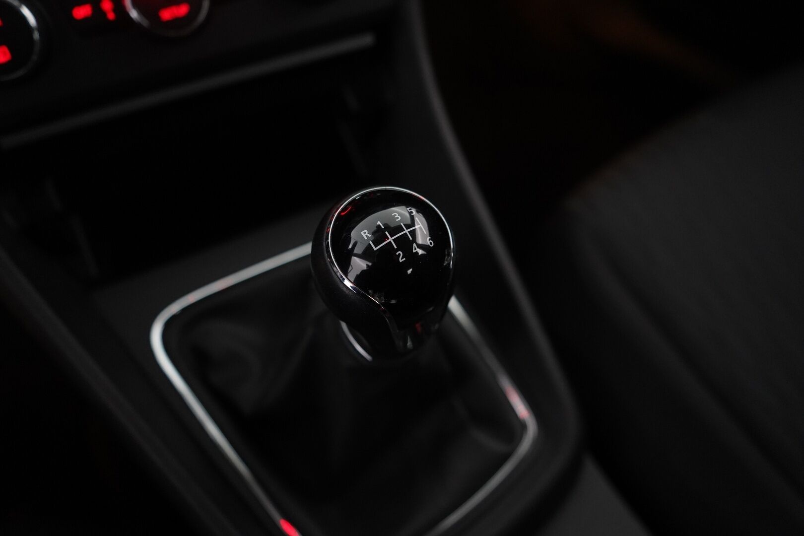 Seat Leon 2014 1,4 TSI 140 Style *Koukku / Tutkat / Vakkari / Lohko* - Kahdet Seatin omat alumiinivanteet / 2x Nokian renkaat / Juuri huollettu / Seuraava katsastus 7.4.2026