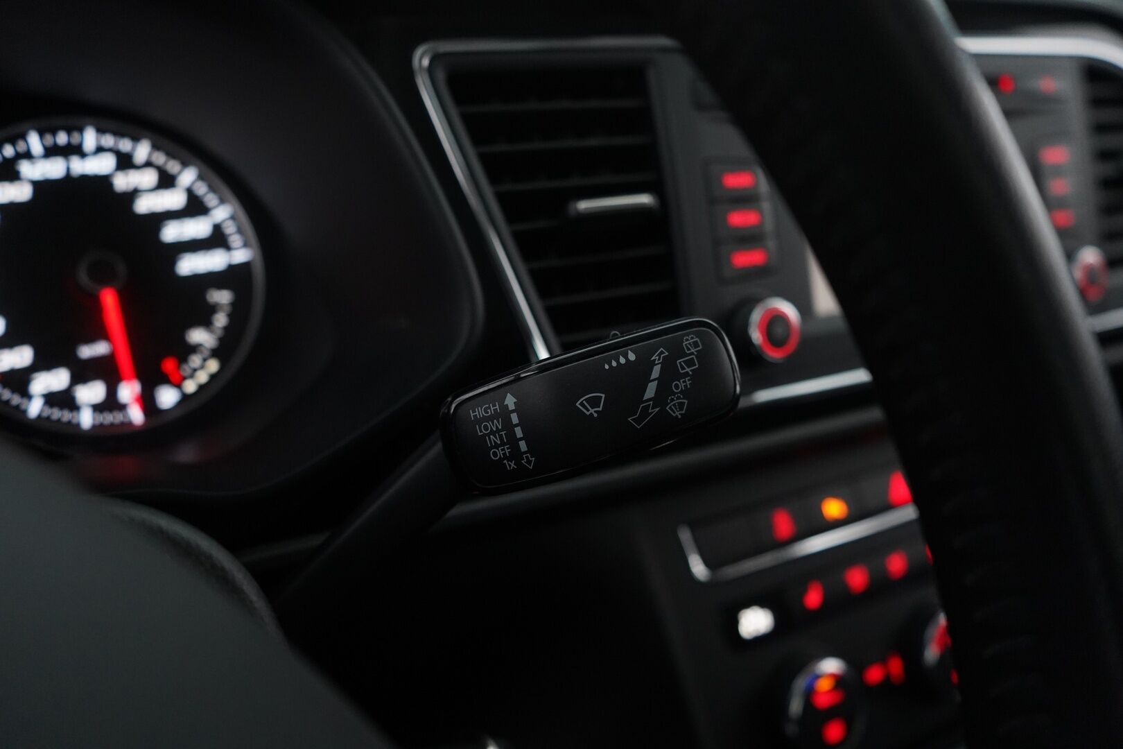 Seat Leon 2014 1,4 TSI 140 Style *Koukku / Tutkat / Vakkari / Lohko* - Kahdet Seatin omat alumiinivanteet / 2x Nokian renkaat / Juuri huollettu / Seuraava katsastus 7.4.2026