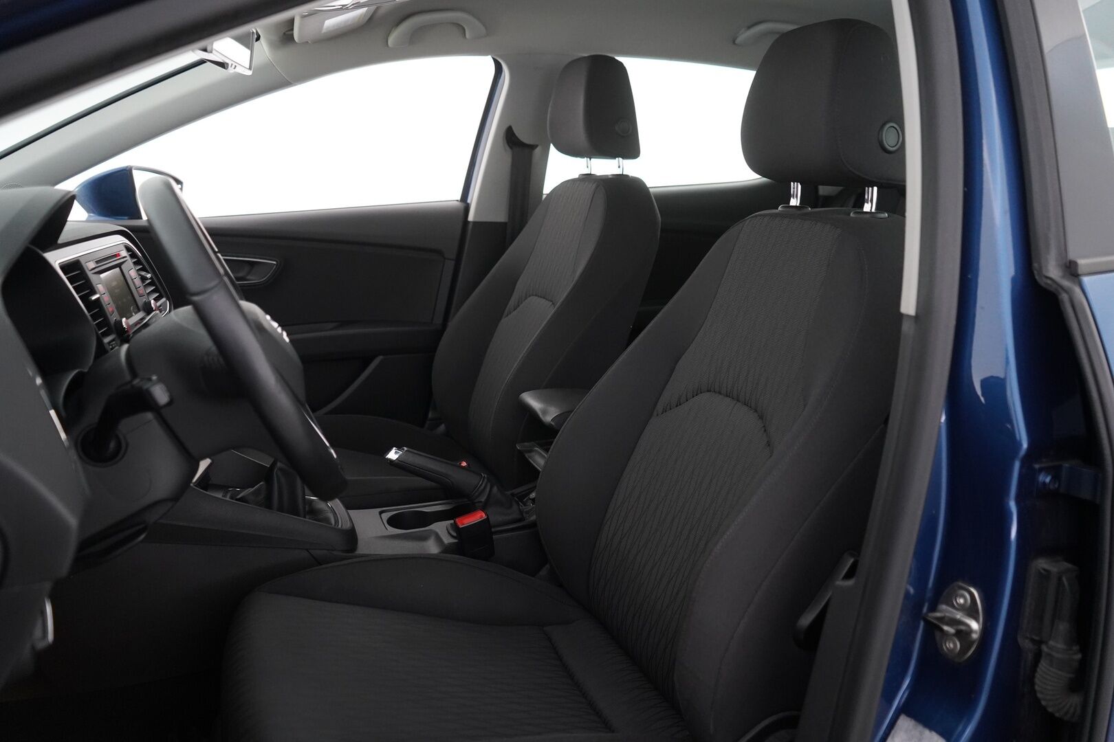 Seat Leon 2014 1,4 TSI 140 Style *Koukku / Tutkat / Vakkari / Lohko* - Kahdet Seatin omat alumiinivanteet / 2x Nokian renkaat / Juuri huollettu / Seuraava katsastus 7.4.2026