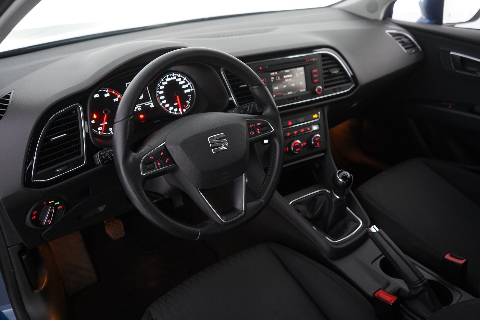 Seat Leon 2014 1,4 TSI 140 Style *Koukku / Tutkat / Vakkari / Lohko* - Kahdet Seatin omat alumiinivanteet / 2x Nokian renkaat / Juuri huollettu / Seuraava katsastus 7.4.2026