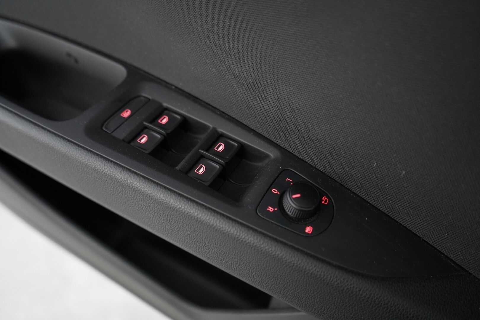 Seat Leon 2014 1,4 TSI 140 Style *Koukku / Tutkat / Vakkari / Lohko* - Kahdet Seatin omat alumiinivanteet / 2x Nokian renkaat / Juuri huollettu / Seuraava katsastus 7.4.2026
