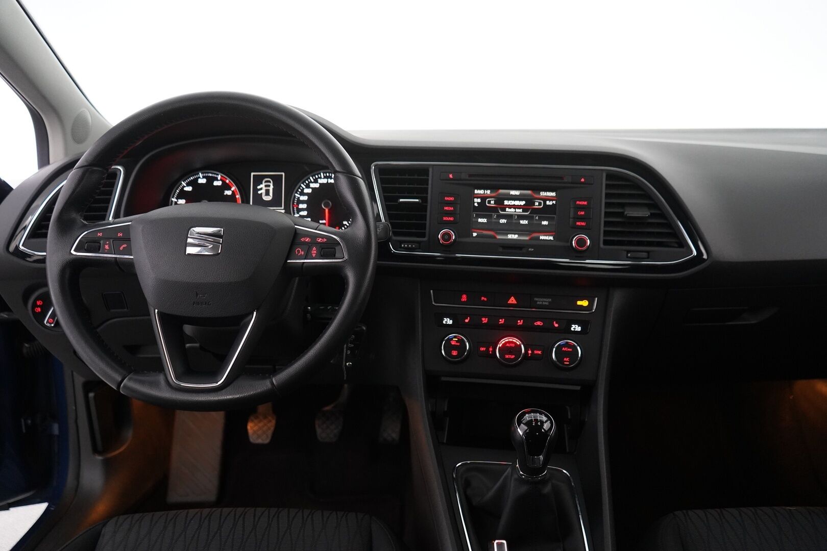 Seat Leon 2014 1,4 TSI 140 Style *Koukku / Tutkat / Vakkari / Lohko* - Kahdet Seatin omat alumiinivanteet / 2x Nokian renkaat / Juuri huollettu / Seuraava katsastus 7.4.2026
