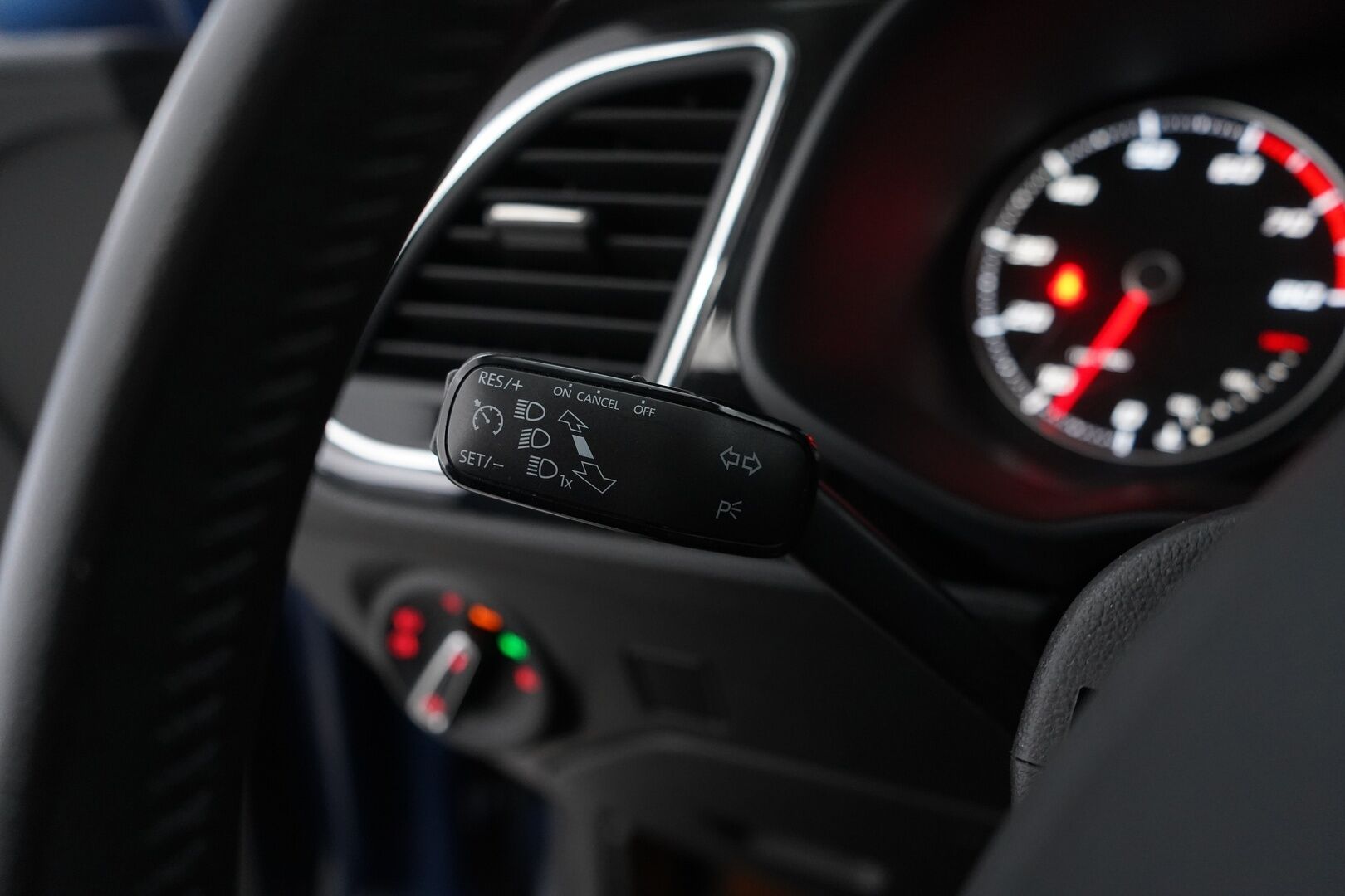 Seat Leon 2014 1,4 TSI 140 Style *Koukku / Tutkat / Vakkari / Lohko* - Kahdet Seatin omat alumiinivanteet / 2x Nokian renkaat / Juuri huollettu / Seuraava katsastus 7.4.2026