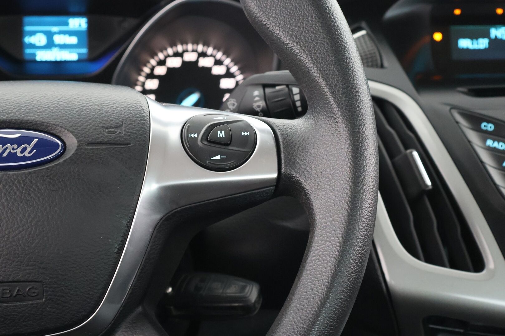 Ford Focus 2013 1,6 TDCi 95 hv Start/Stop Trend M6 4-ovinen - Hyvin pidetty | Vakkari | Aux | Huoltokirja