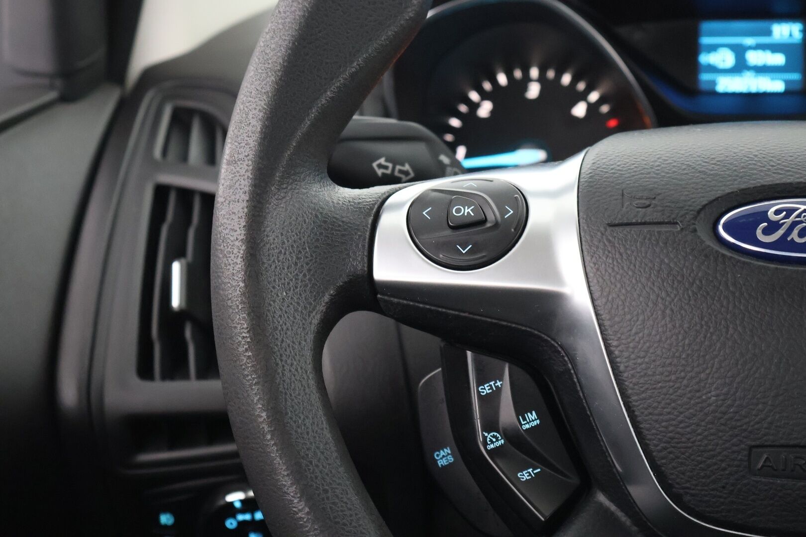 Ford Focus 2013 1,6 TDCi 95 hv Start/Stop Trend M6 4-ovinen - Hyvin pidetty | Vakkari | Aux | Huoltokirja