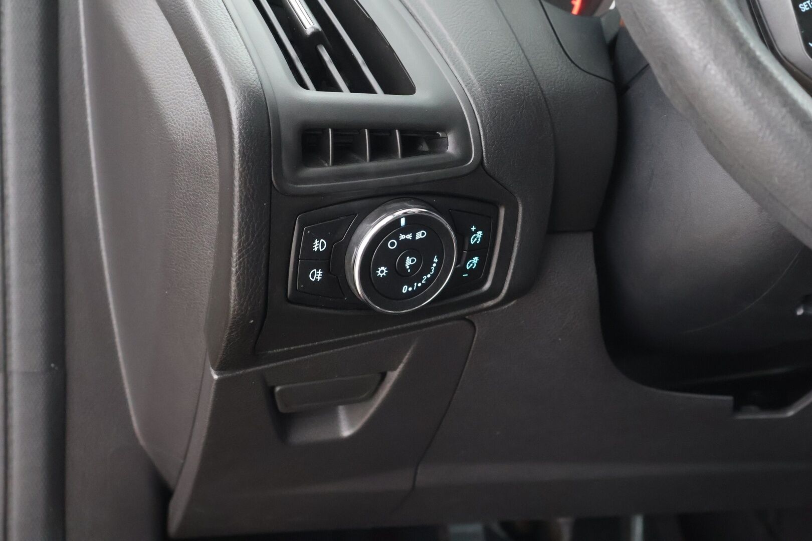 Ford Focus 2013 1,6 TDCi 95 hv Start/Stop Trend M6 4-ovinen - Hyvin pidetty | Vakkari | Aux | Huoltokirja