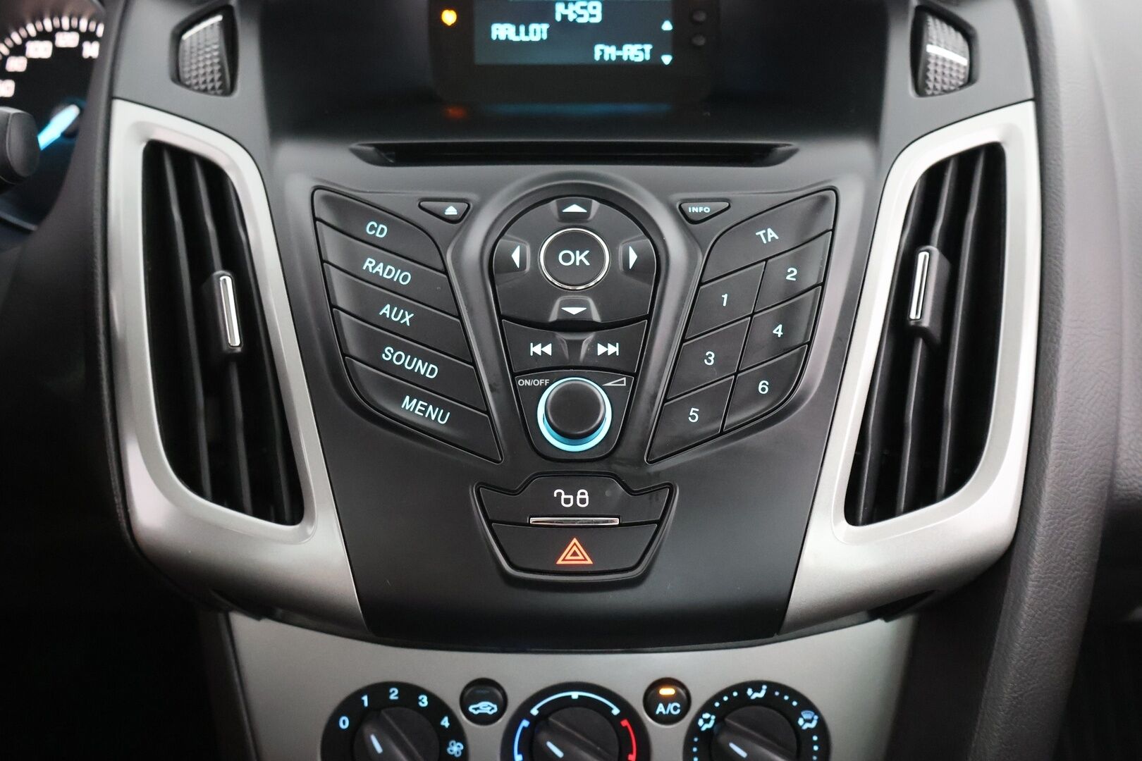 Ford Focus 2013 1,6 TDCi 95 hv Start/Stop Trend M6 4-ovinen - Hyvin pidetty | Vakkari | Aux | Huoltokirja