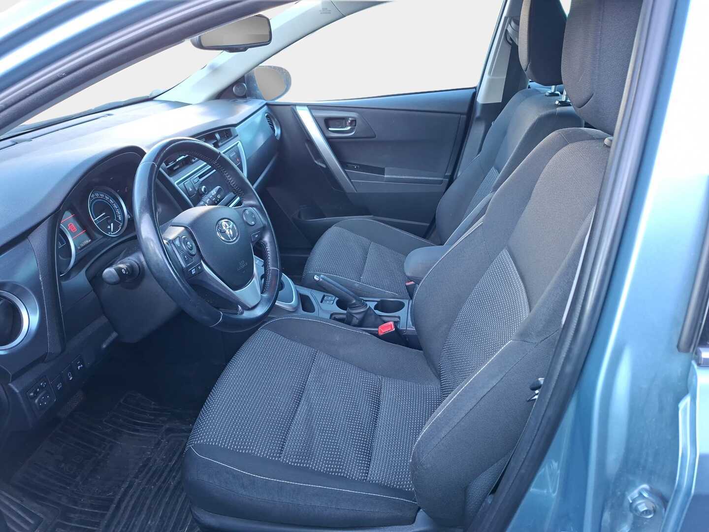 Toyota Auris 2013 Touring Sports 1,8 Hybrid Comfort - Merkkihuollettu | 2-om. Suomi-auto | LED | Keyless | Navi | P. kamera | Tutkat | Bluetooth | Park assist | Metalliväri | - KORKO VAIN 3,99 %
