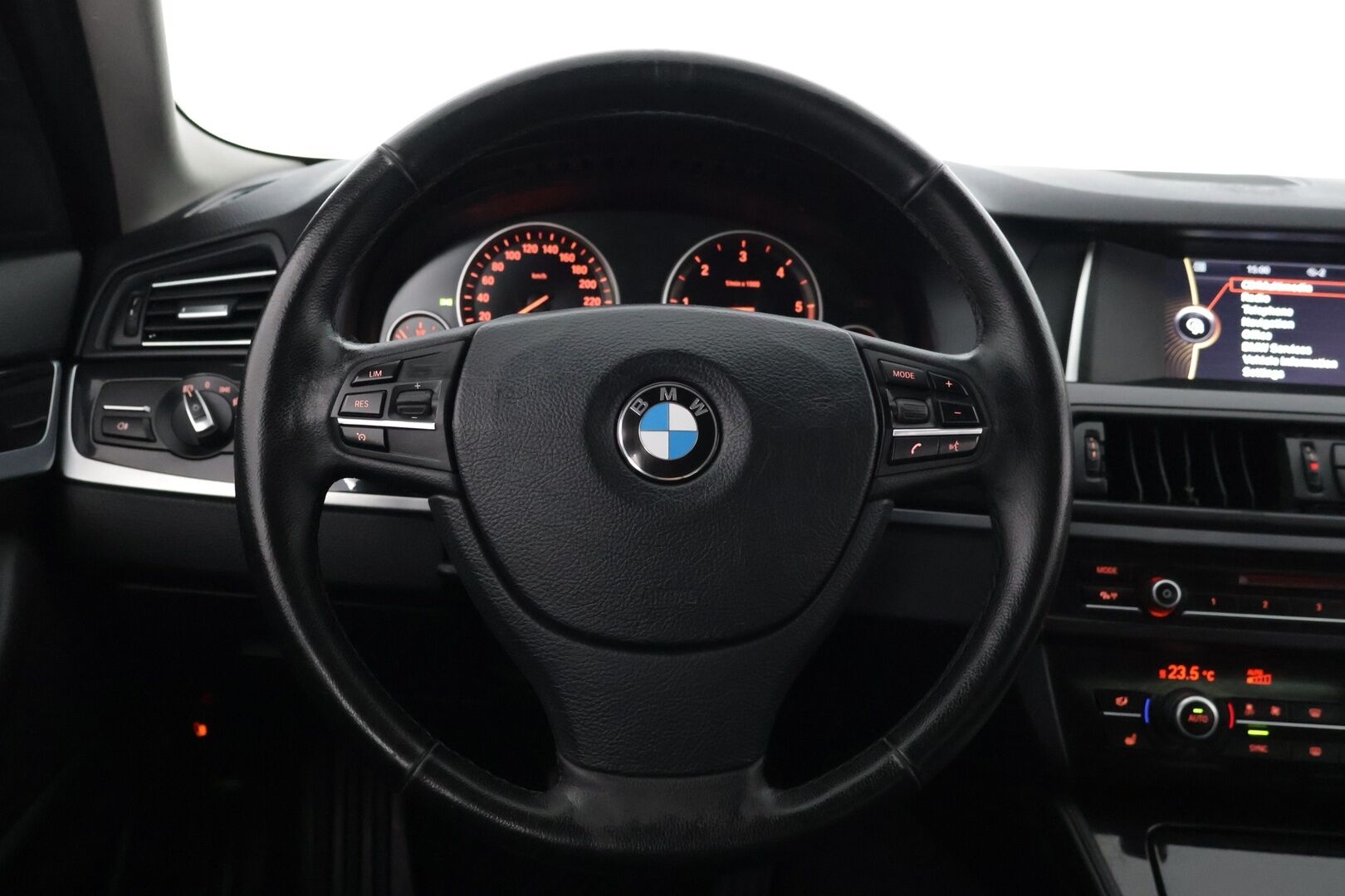 BMW 520 2013 F10 Sedan 520d TwinPower Turbo A Business Automatic** - Nahkapenkit / 2 renkaat / Tähän autoon Bilar-Turva *