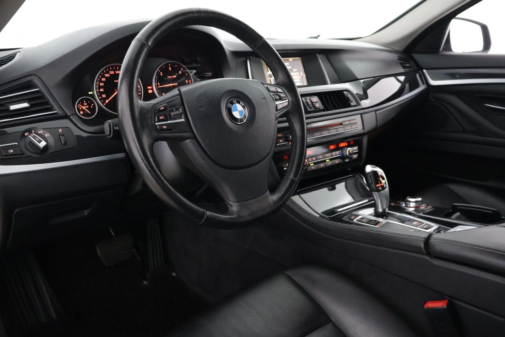 BMW 520 2013 F10 Sedan 520d TwinPower Turbo A Business Automatic** - Nahkapenkit / 2 renkaat / Tähän autoon Bilar-Turva *