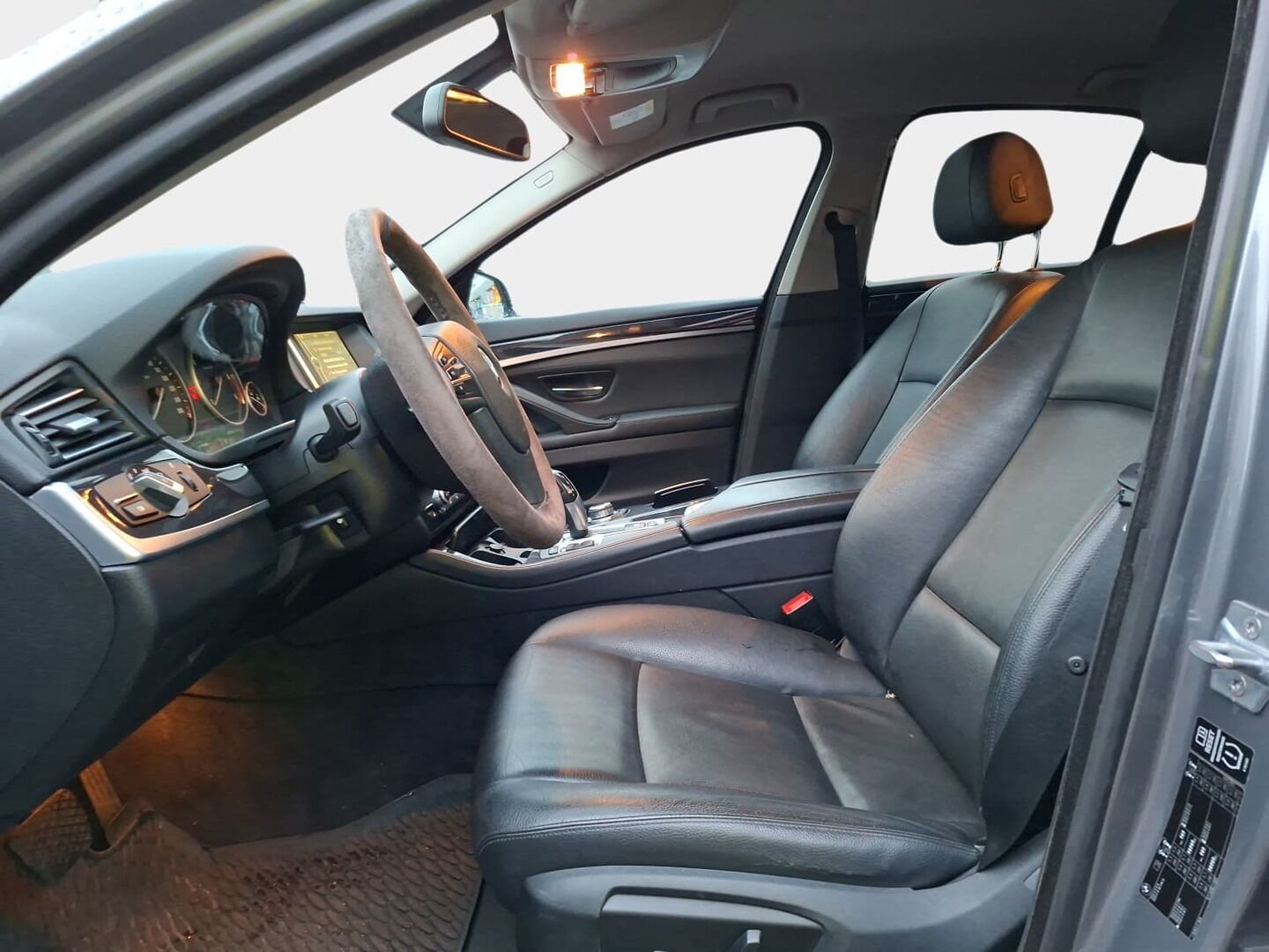 BMW 520 2013 F10 Sedan 520d TwinPower Turbo A Business Automatic** - Nahkapenkit / 2 renkaat / Tähän autoon Bilar-Turva *