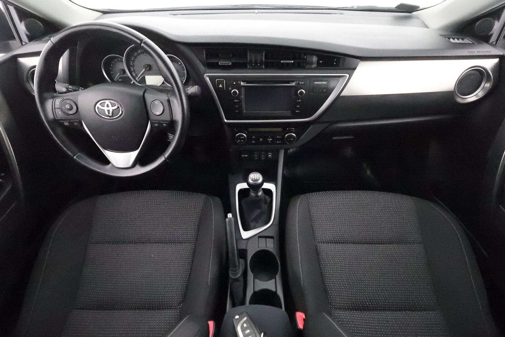 Toyota Auris 2013 1,6 Valvematic Active 5ov **Suomi-auto / P. Kamera / Navi / AC / Lohkolämmitin / 2x Renkaat**