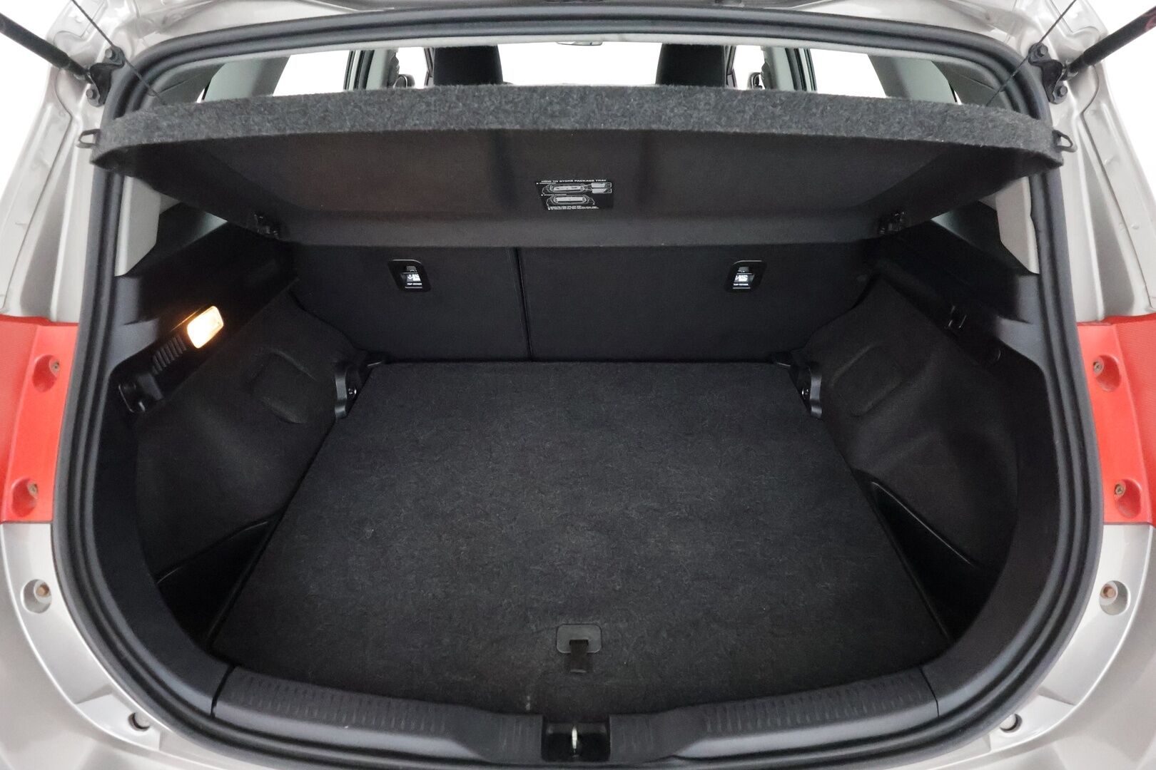 Toyota Auris 2013 1,6 Valvematic Active 5ov **Suomi-auto / P. Kamera / Navi / AC / Lohkolämmitin / 2x Renkaat**