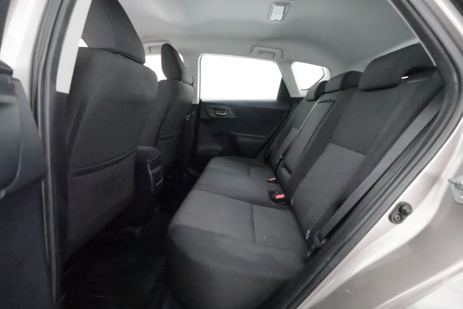 Toyota Auris 2013 1,6 Valvematic Active 5ov **Suomi-auto / P. Kamera / Navi / AC / Lohkolämmitin / 2x Renkaat**