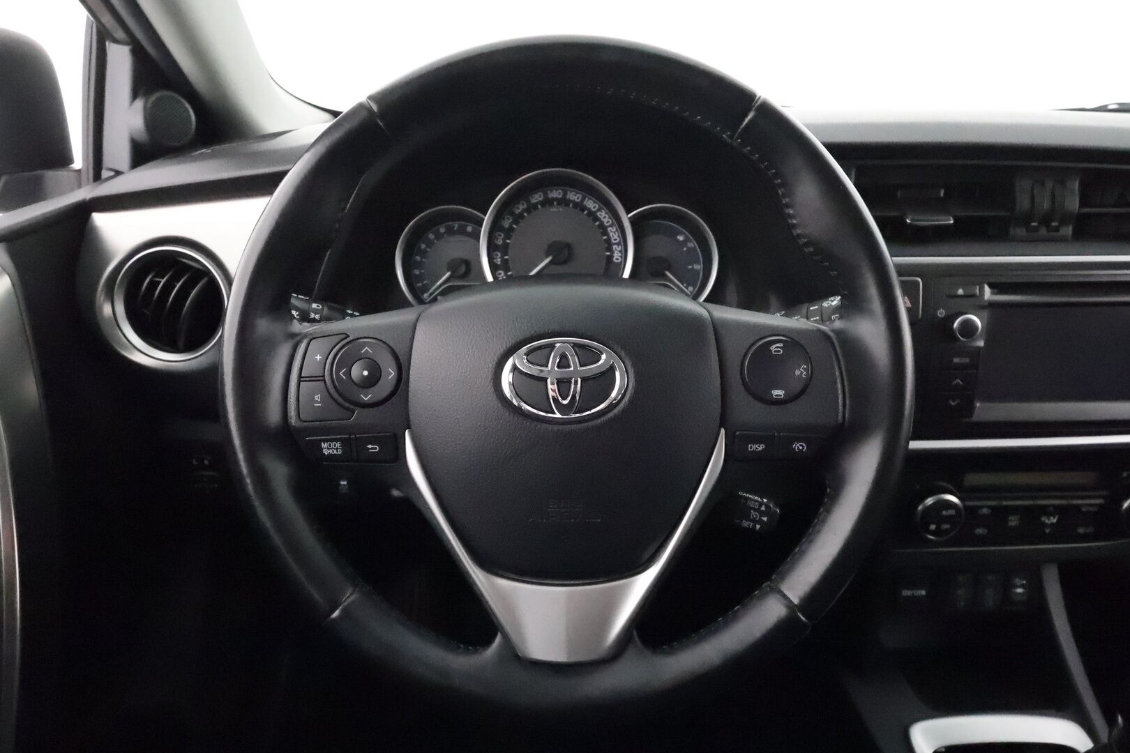 Toyota Auris 2013 1,6 Valvematic Active 5ov **Suomi-auto / P. Kamera / Navi / AC / Lohkolämmitin / 2x Renkaat**