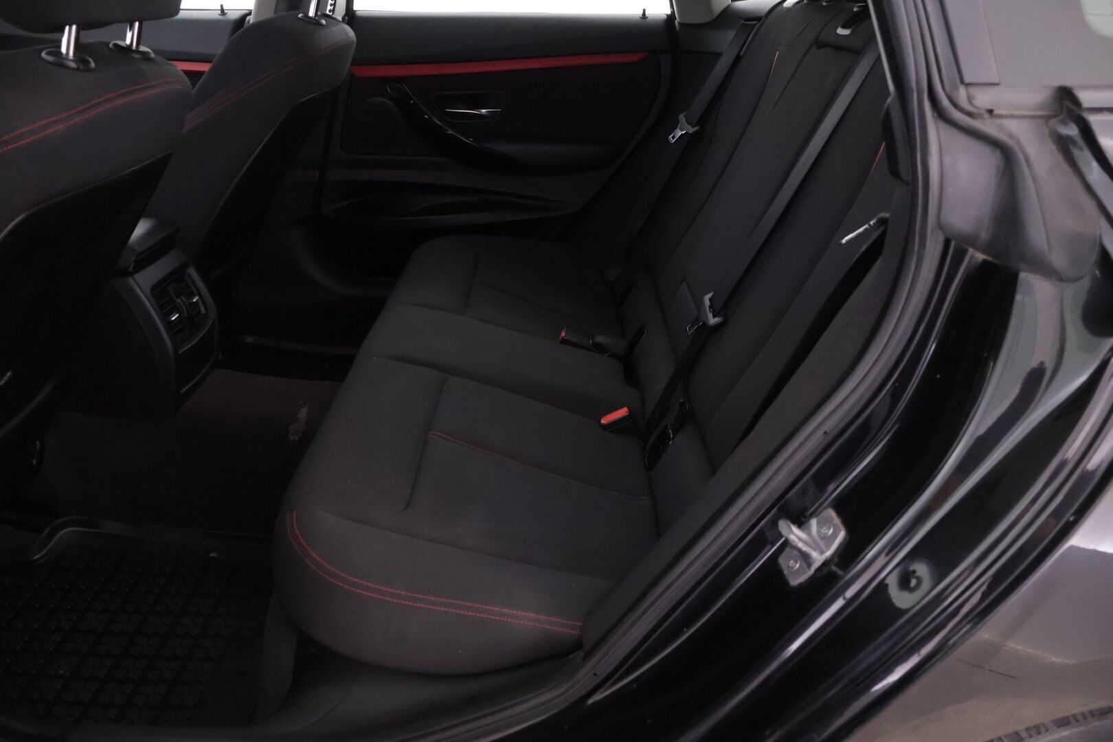 BMW 320 Gran Turismo 2014 F34 TwinPower Turbo A xDrive Business Automatic Sport - YritysOutlet - Myydään vain yrityksille - Panoraamakatto / Sporttipenkit / Vakkari / Huollettu asiallisesti