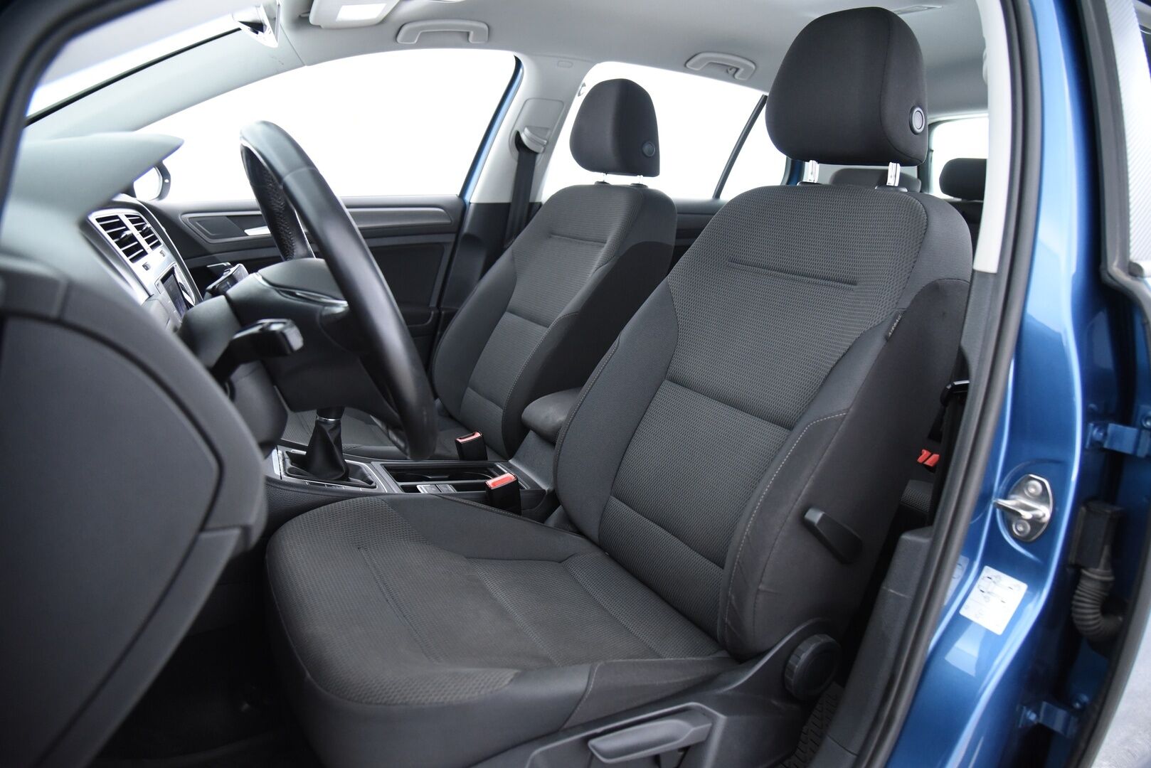 Volkswagen Golf 2013 Comfortline 1,2 TSI 77 kW (105 hv) BlueMotion Technology 4-ovinen / Webasto / Vakkari / Bluetooth / Ilmastointi - 2x Renkaat / Aluvanteet