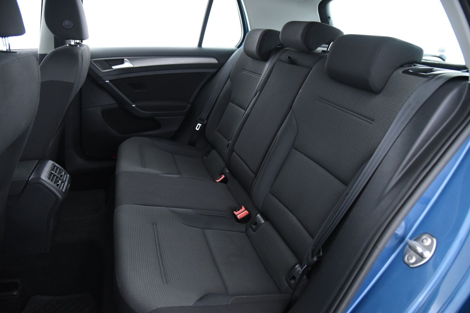 Volkswagen Golf 2013 Comfortline 1,2 TSI 77 kW (105 hv) BlueMotion Technology 4-ovinen / Webasto / Vakkari / Bluetooth / Ilmastointi - 2x Renkaat / Aluvanteet