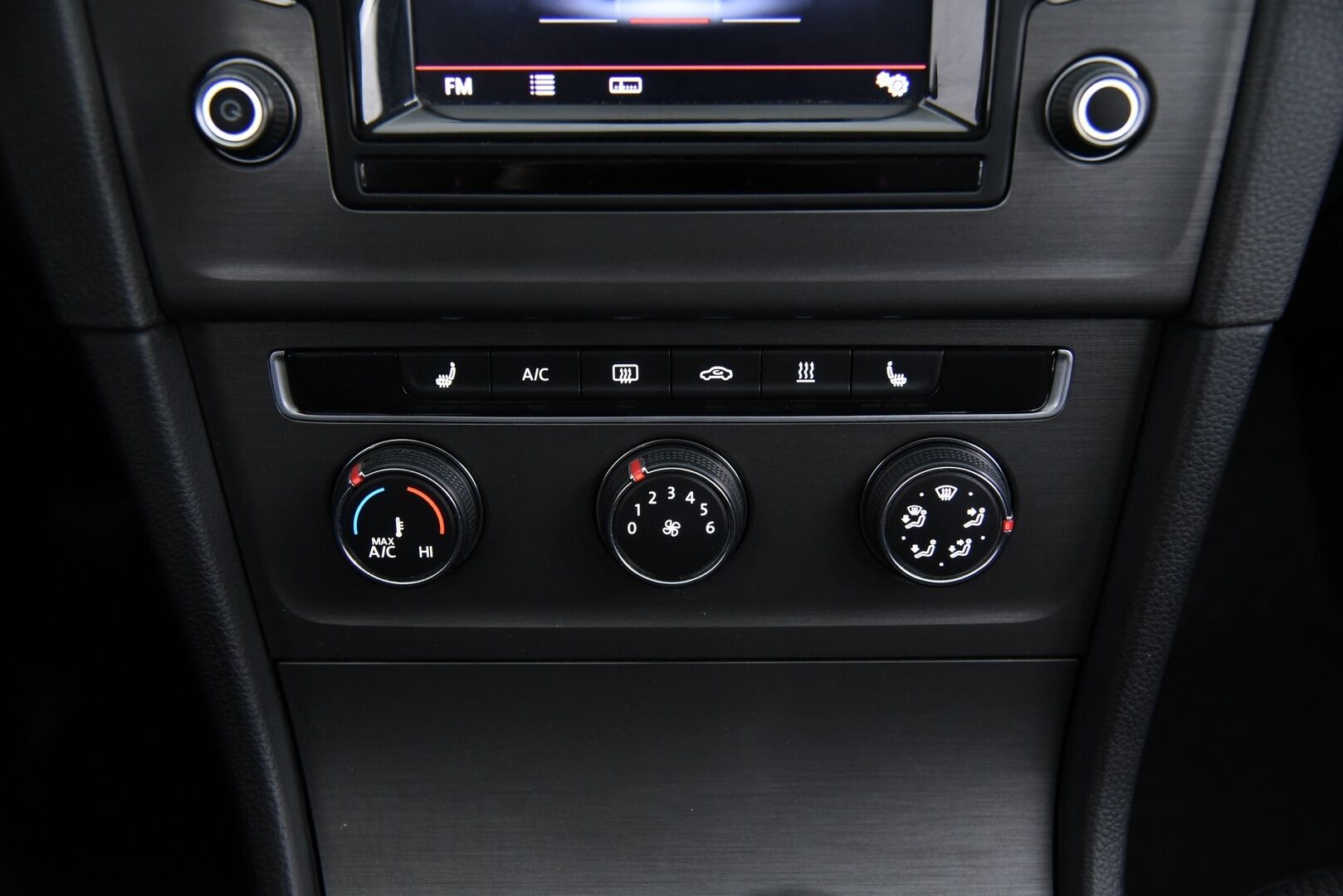 Volkswagen Golf 2013 Comfortline 1,2 TSI 77 kW (105 hv) BlueMotion Technology 4-ovinen / Webasto / Vakkari / Bluetooth / Ilmastointi - 2x Renkaat / Aluvanteet