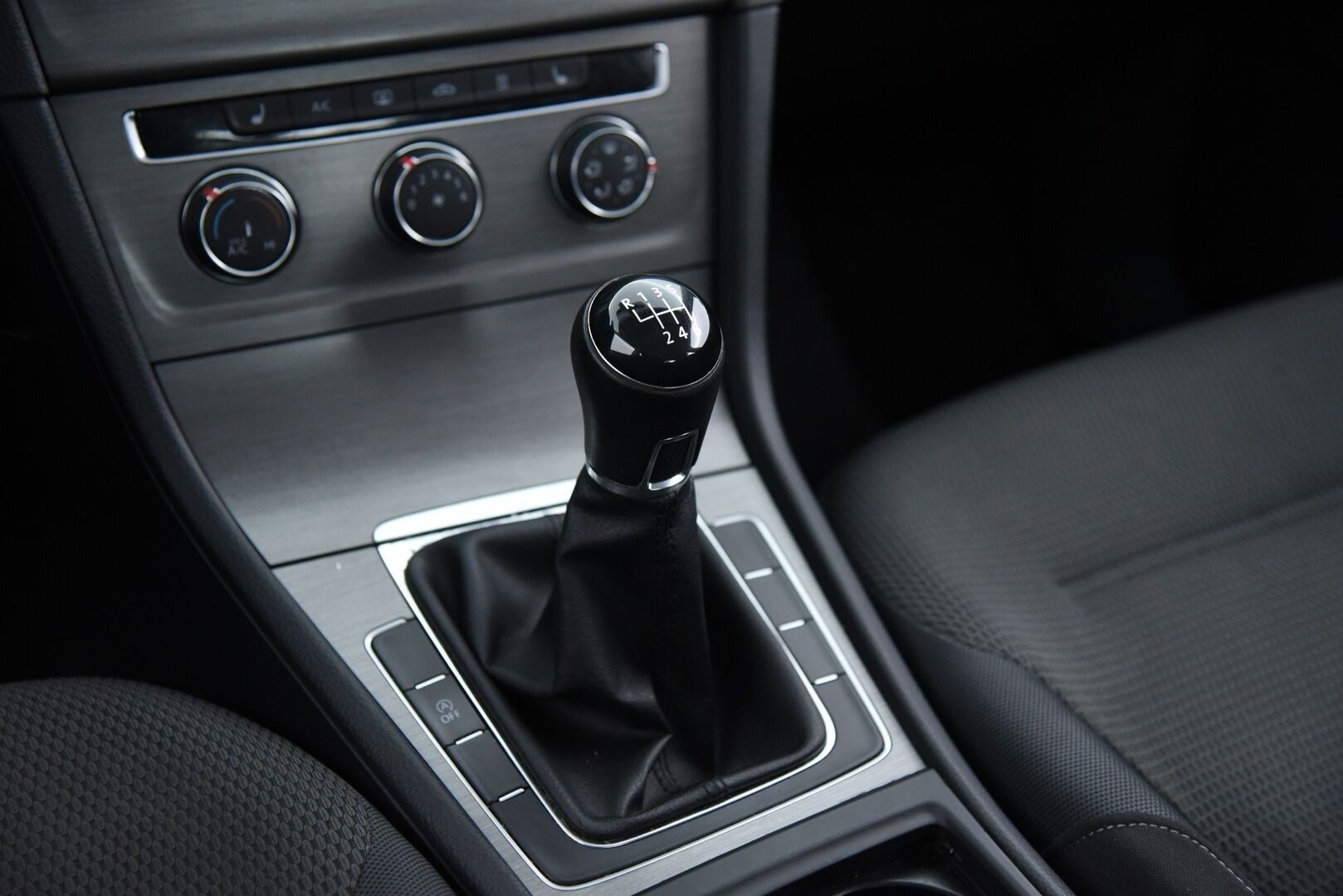 Volkswagen Golf 2013 Comfortline 1,2 TSI 77 kW (105 hv) BlueMotion Technology 4-ovinen / Webasto / Vakkari / Bluetooth / Ilmastointi - 2x Renkaat / Aluvanteet