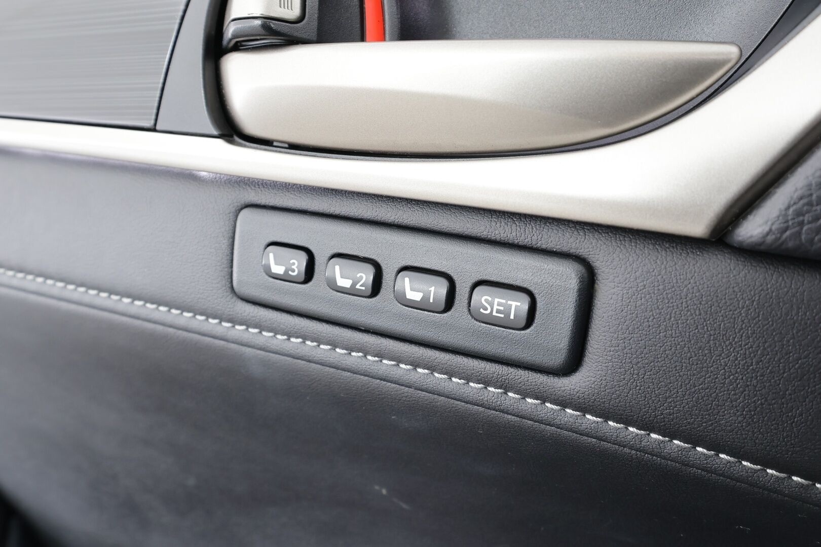 Lexus GS 2014 300h Hybrid A Executive * ACC / P.kamera / Muistipenkki / Navi / Bi-Xenon / Ratinlämmitin / KeylessGo * - Suomi-auto / Kahdet renkaat aluvanteilla 