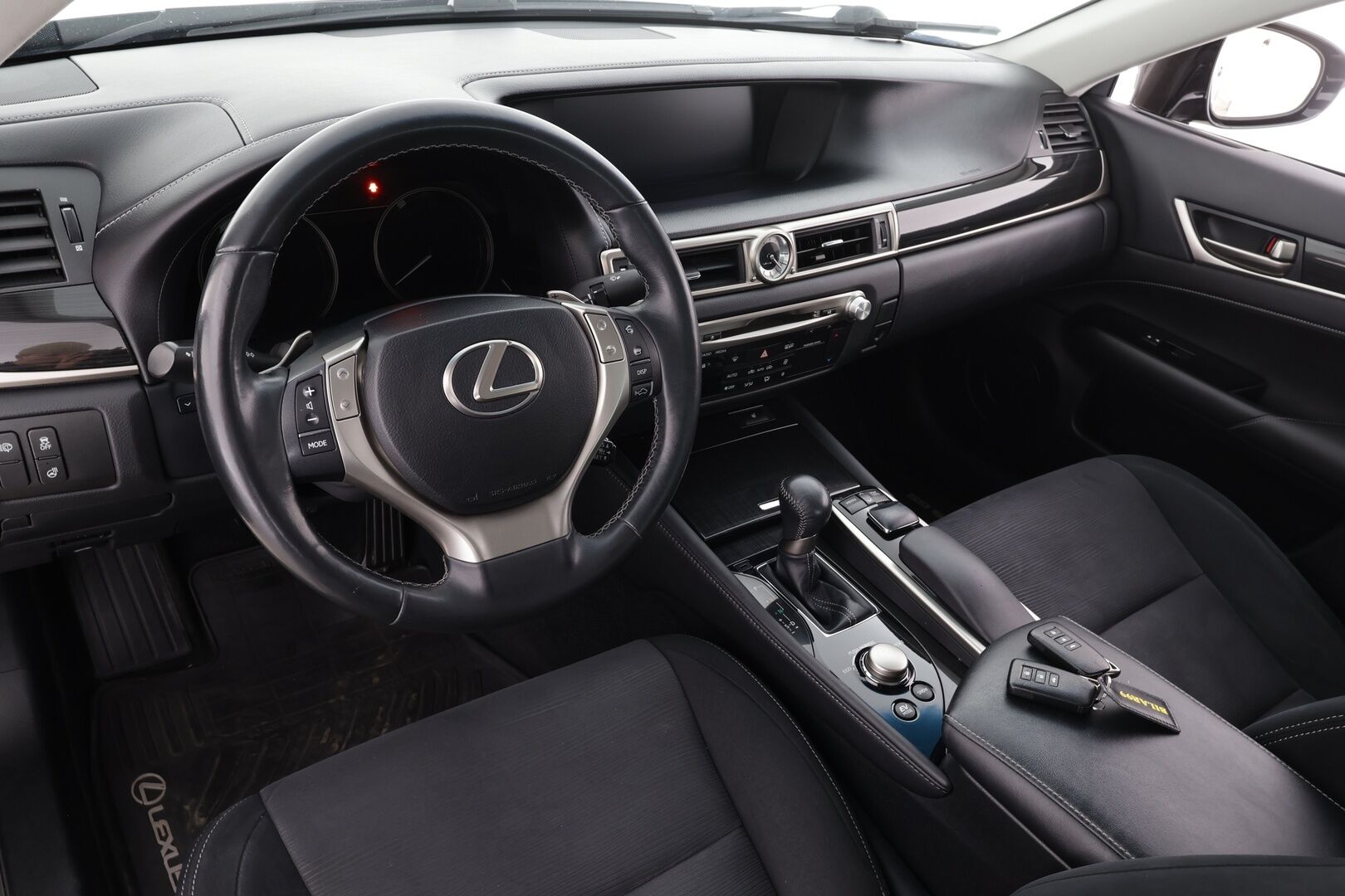 Lexus GS 2014 300h Hybrid A Executive * ACC / P.kamera / Muistipenkki / Navi / Bi-Xenon / Ratinlämmitin / KeylessGo * - Suomi-auto / Kahdet renkaat aluvanteilla 