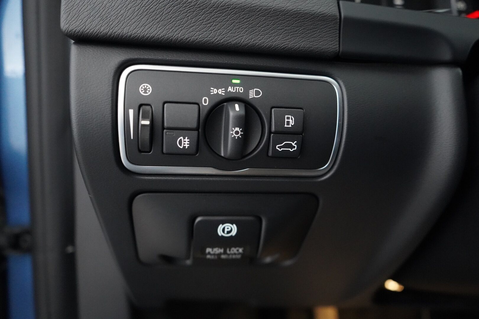 Volvo S60 2014 T3 Summum *Lohkolämmitin / Koukku / Tutkat / Xenon / Kuljettajan muistipenkki* - Suomi-auto / Kahdet OEM vanteet / Viimeisin huolto 145tkm