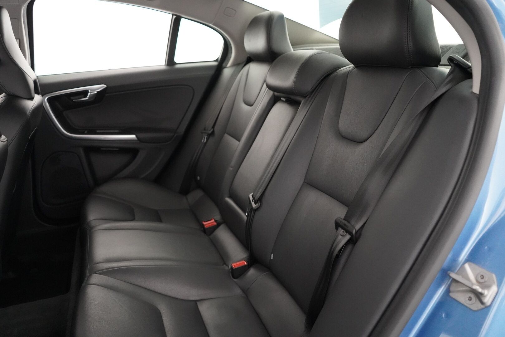 Volvo S60 2014 T3 Summum *Lohkolämmitin / Koukku / Tutkat / Xenon / Kuljettajan muistipenkki* - Suomi-auto / Kahdet OEM vanteet / Viimeisin huolto 145tkm