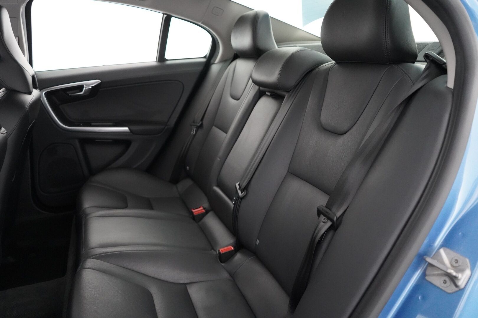 Volvo S60 2014 T3 Summum *Lohkolämmitin / Koukku / Tutkat / Xenon / Kuljettajan muistipenkki* - Suomi-auto / Kahdet OEM vanteet / Viimeisin huolto 145tkm