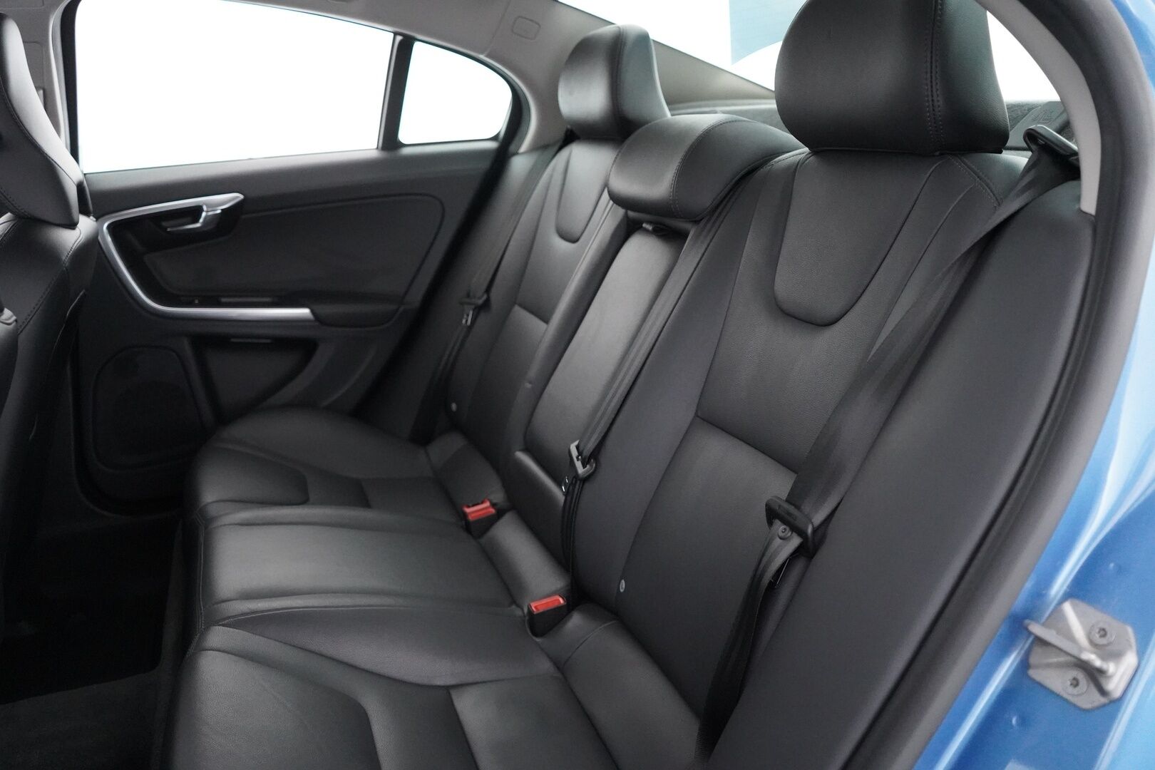 Volvo S60 2014 T3 Summum *Lohkolämmitin / Koukku / Tutkat / Xenon / Kuljettajan muistipenkki* - Suomi-auto / Kahdet OEM vanteet / Viimeisin huolto 145tkm