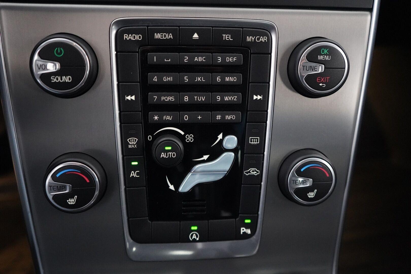 Volvo S60 2014 T3 Summum *Lohkolämmitin / Koukku / Tutkat / Xenon / Kuljettajan muistipenkki* - Suomi-auto / Kahdet OEM vanteet / Viimeisin huolto 145tkm