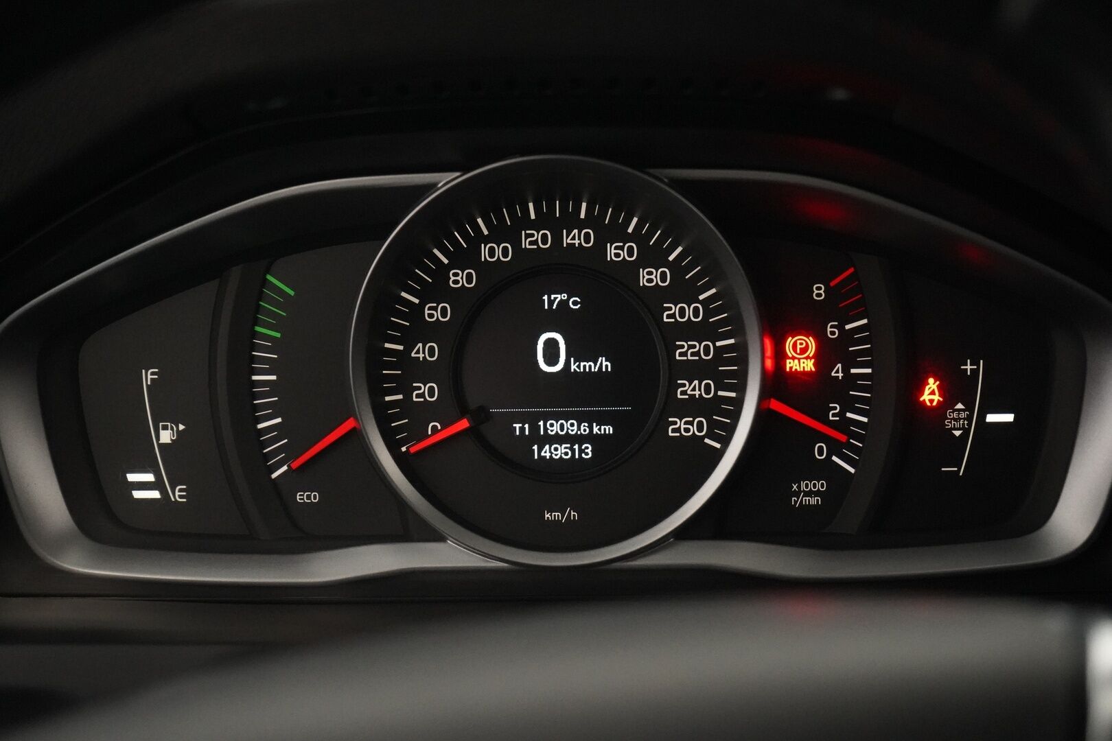 Volvo S60 2014 T3 Summum *Lohkolämmitin / Koukku / Tutkat / Xenon / Kuljettajan muistipenkki* - Suomi-auto / Kahdet OEM vanteet / Viimeisin huolto 145tkm