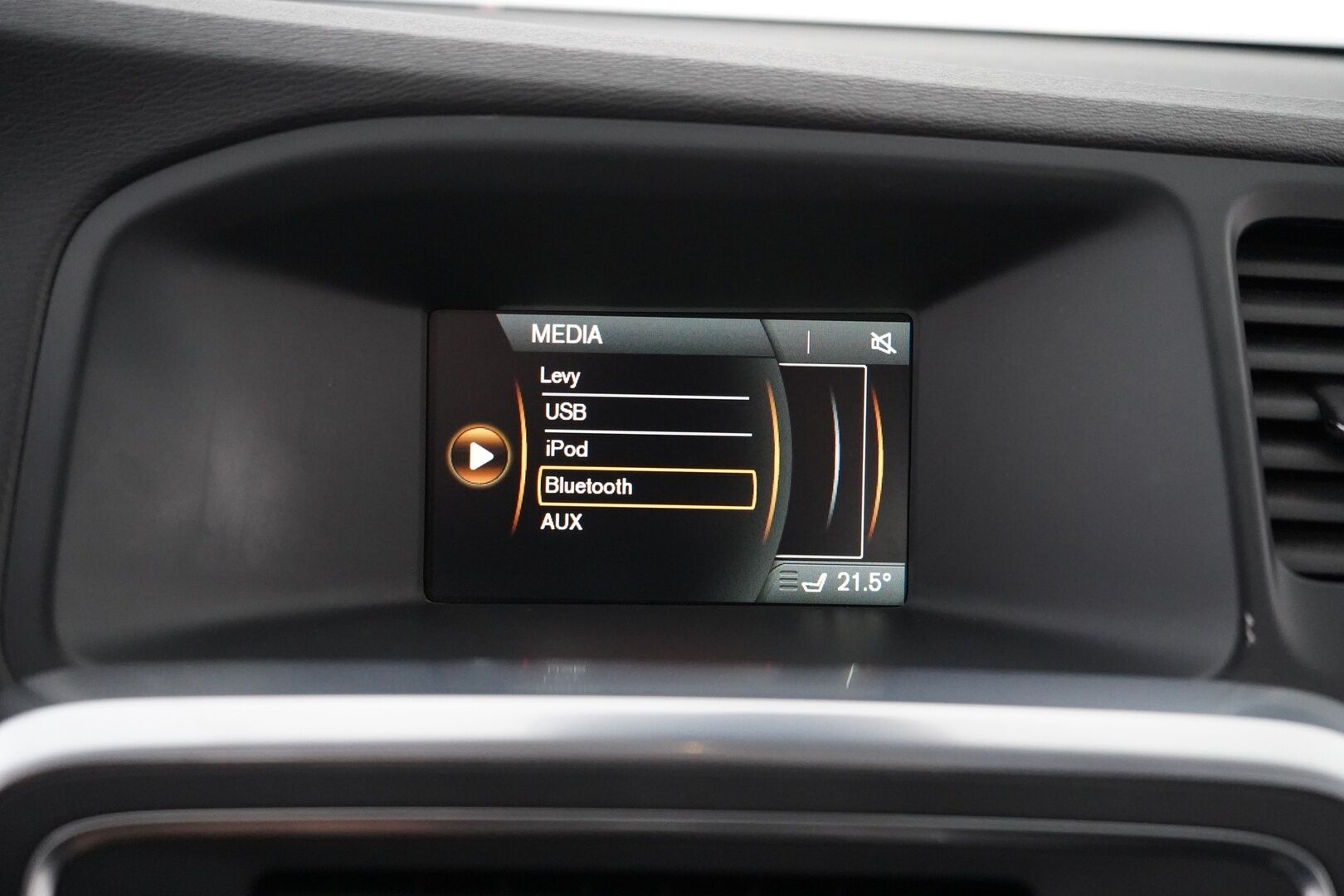 Volvo S60 2014 T3 Summum *Lohkolämmitin / Koukku / Tutkat / Xenon / Kuljettajan muistipenkki* - Suomi-auto / Kahdet OEM vanteet / Viimeisin huolto 145tkm