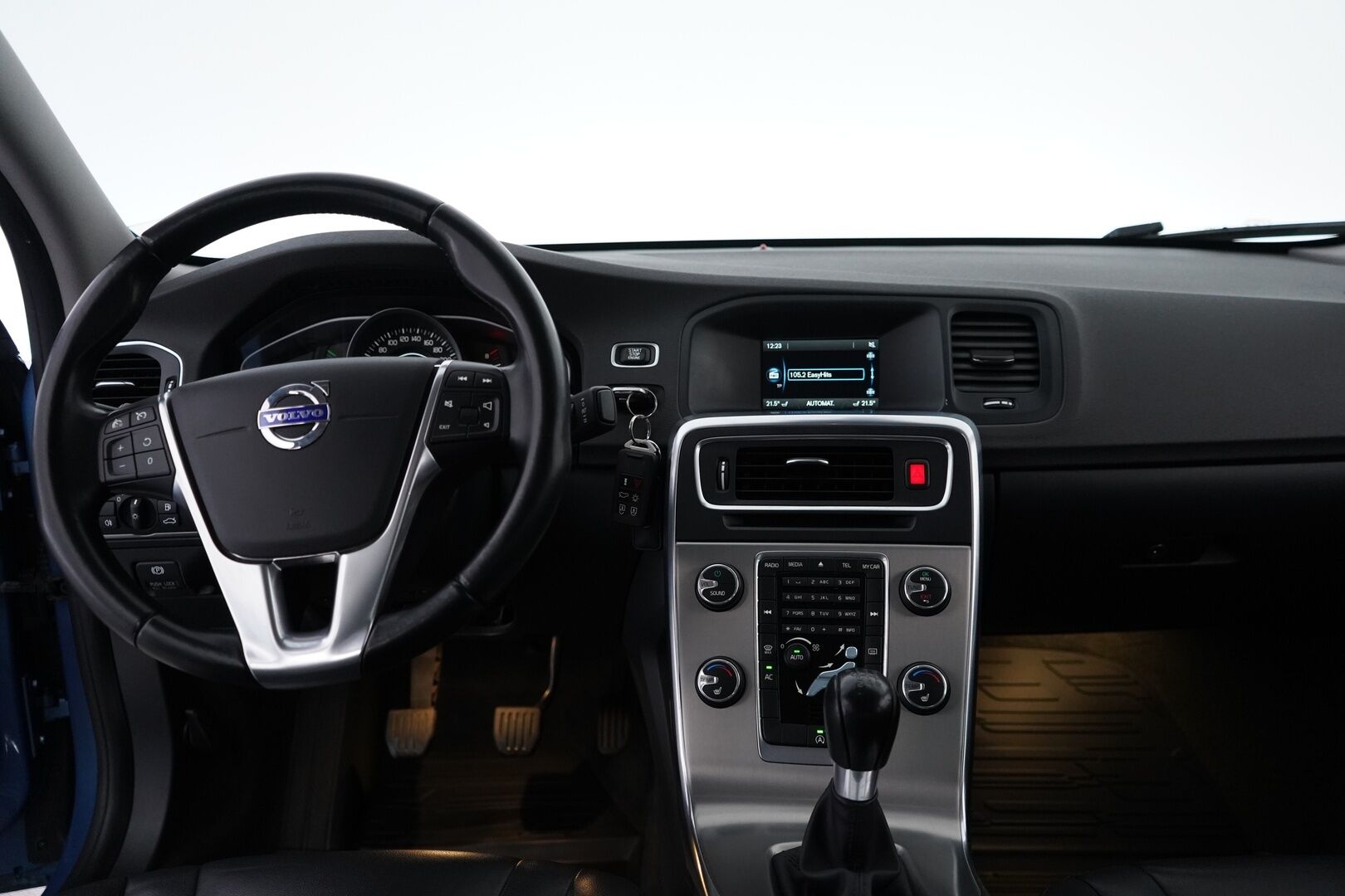 Volvo S60 2014 T3 Summum *Lohkolämmitin / Koukku / Tutkat / Xenon / Kuljettajan muistipenkki* - Suomi-auto / Kahdet OEM vanteet / Viimeisin huolto 145tkm