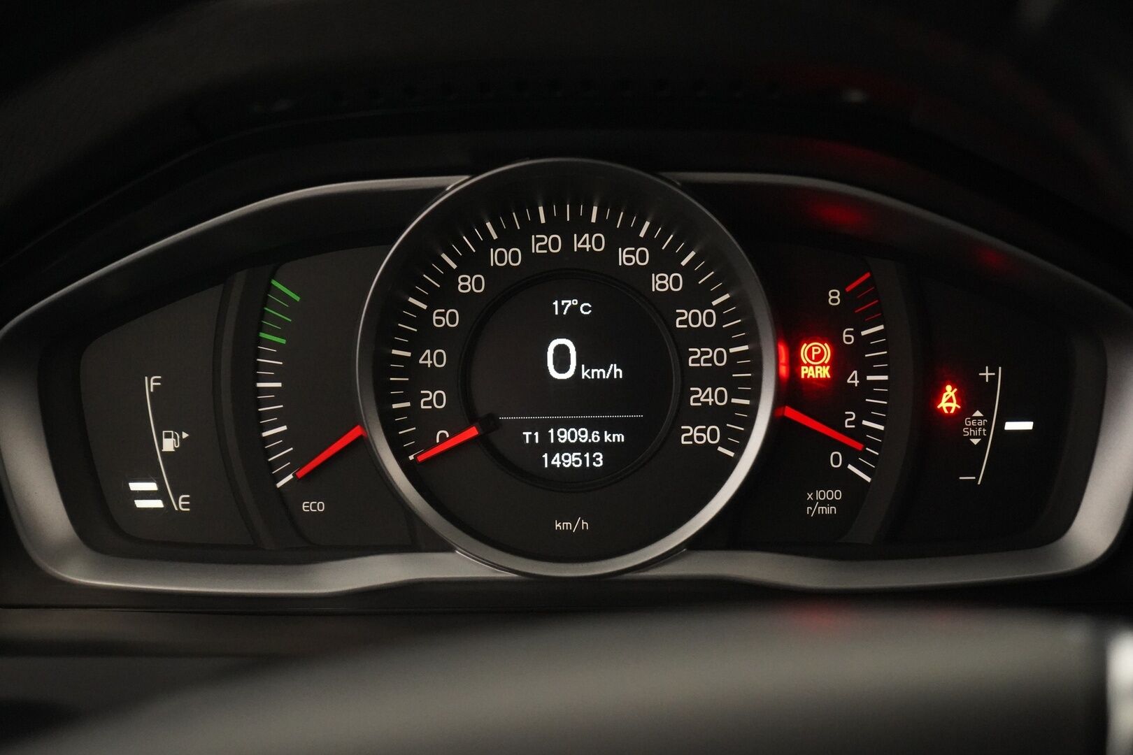 Volvo S60 2014 T3 Summum *Lohkolämmitin / Koukku / Tutkat / Xenon / Kuljettajan muistipenkki* - Suomi-auto / Kahdet OEM vanteet / Viimeisin huolto 145tkm