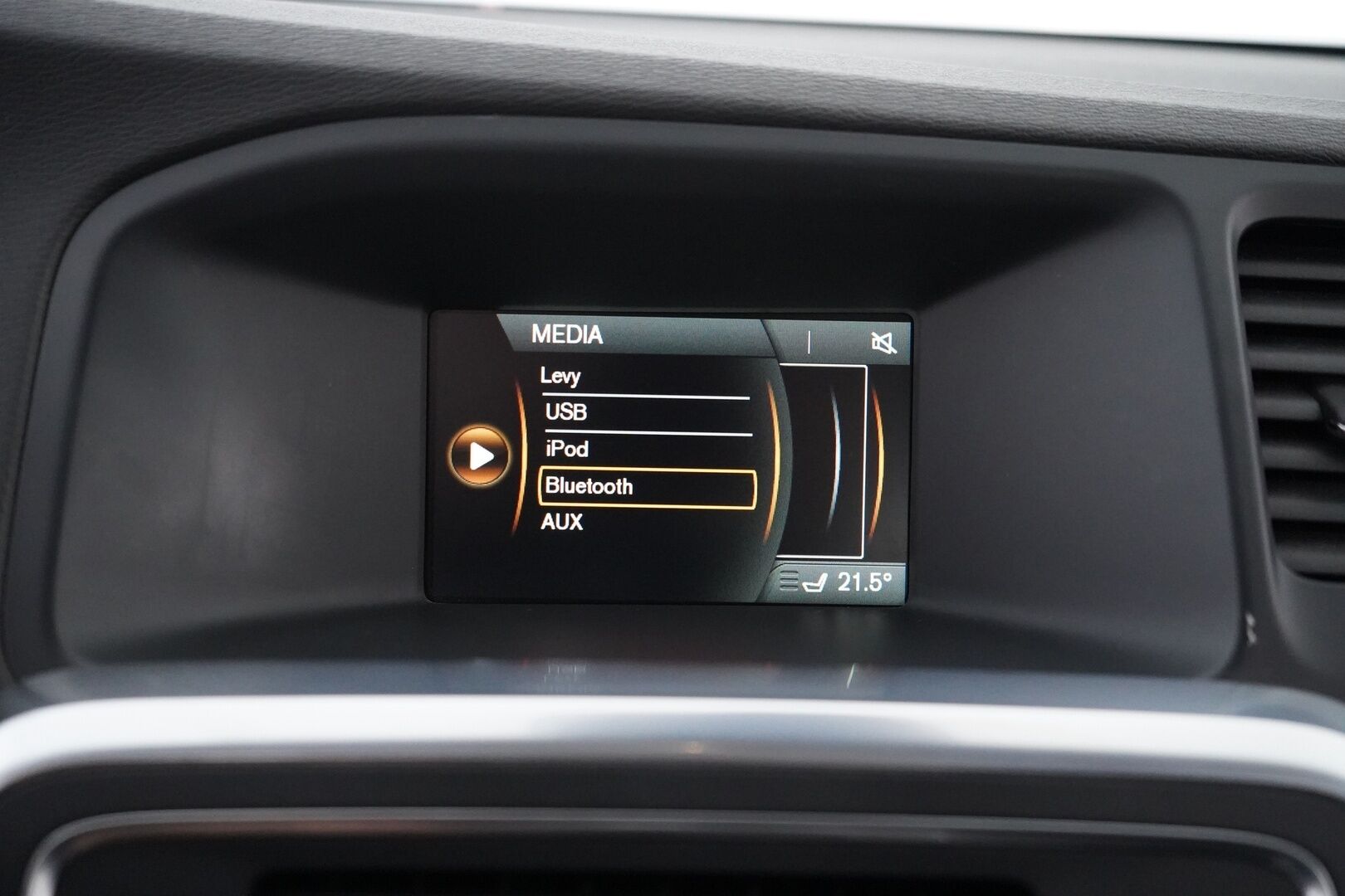 Volvo S60 2014 T3 Summum *Lohkolämmitin / Koukku / Tutkat / Xenon / Kuljettajan muistipenkki* - Suomi-auto / Kahdet OEM vanteet / Viimeisin huolto 145tkm