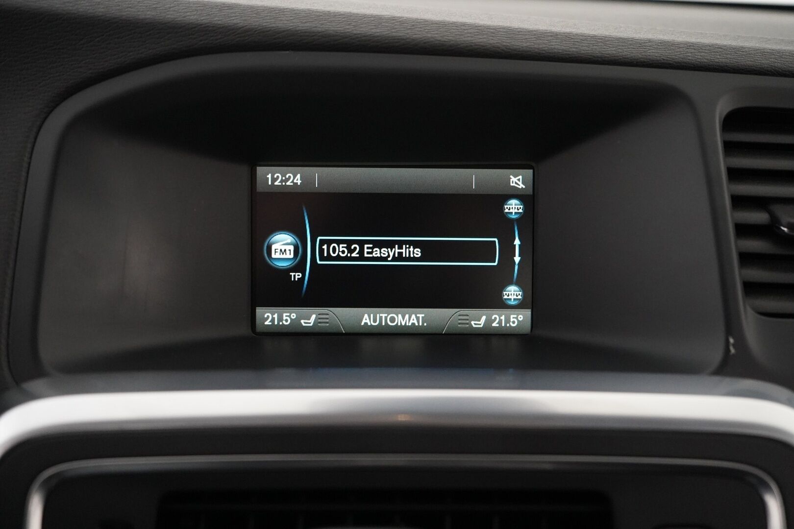 Volvo S60 2014 T3 Summum *Lohkolämmitin / Koukku / Tutkat / Xenon / Kuljettajan muistipenkki* - Suomi-auto / Kahdet OEM vanteet / Viimeisin huolto 145tkm