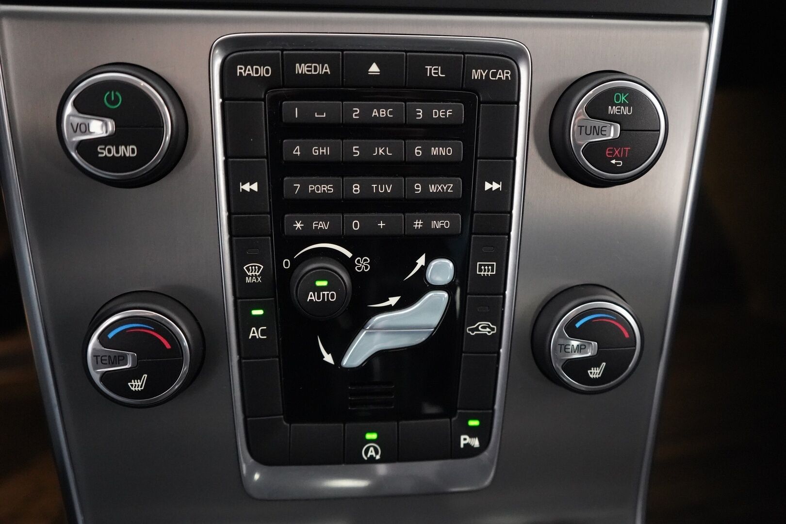 Volvo S60 2014 T3 Summum *Lohkolämmitin / Koukku / Tutkat / Xenon / Kuljettajan muistipenkki* - Suomi-auto / Kahdet OEM vanteet / Viimeisin huolto 145tkm