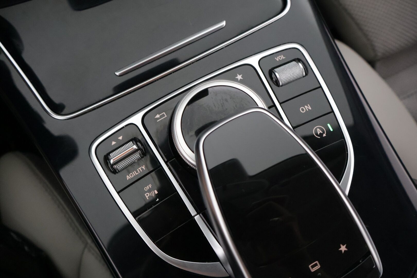Mercedes-Benz C 2015 220 BlueTec A Premium Business / 1.om / koukku / Sporttipenkit - 1.Om Suomi auto / Merkkihuollot / 5/25 viimeisin huolto / Uudet kesärenkaat