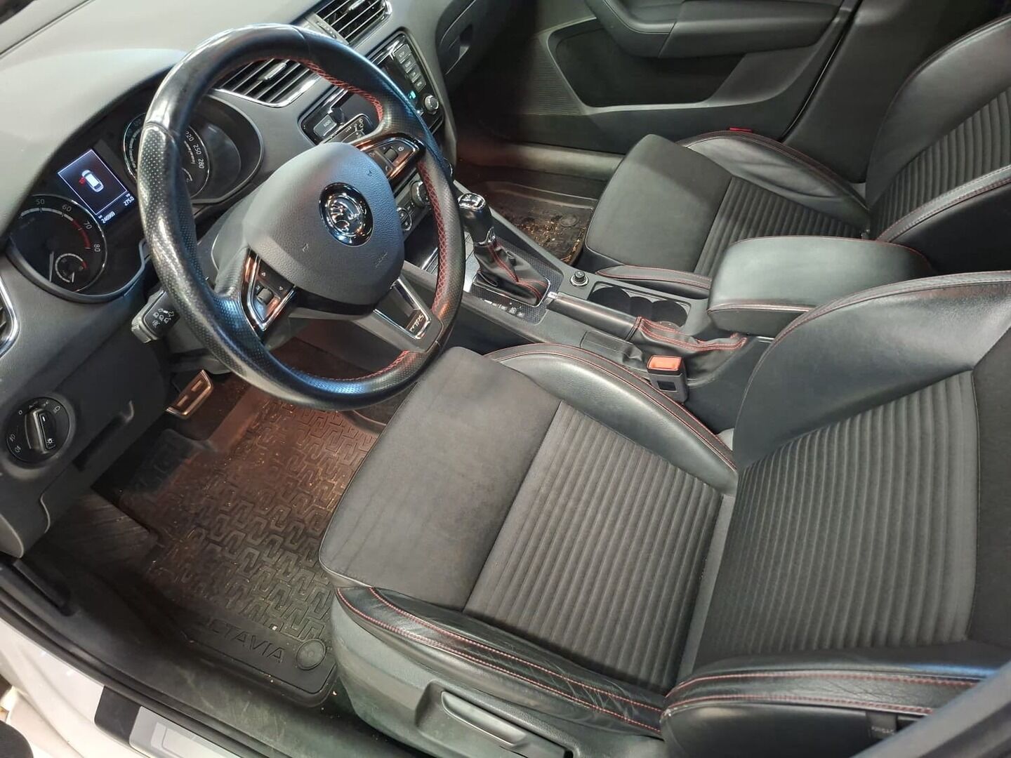 Skoda Octavia 2014 Combi 2,0 TSI RS DSG Autom. - | ACC | Panorama | Automaattinen ilmastointi | KeylessGO | Urheiluistuimet | Stage 1 -softa | Lohkolämmitin | 