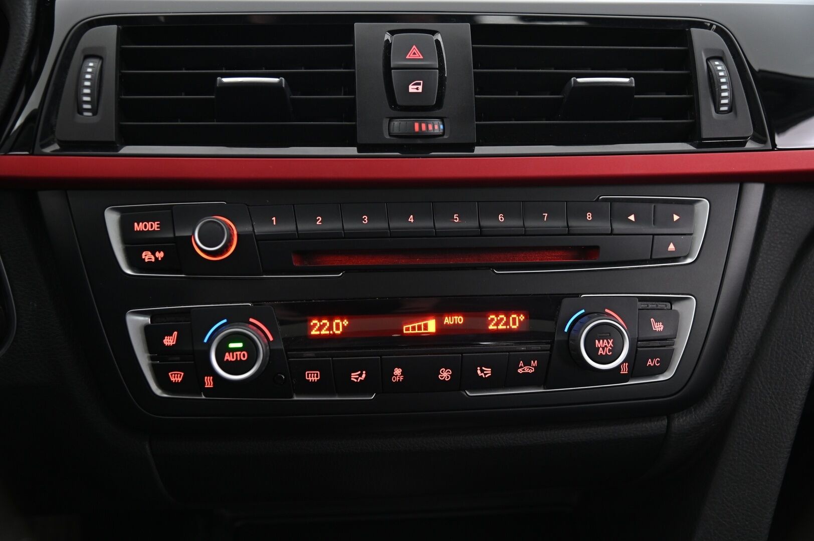 BMW 320 2014 F30 Sedan 320d TwinPower Turbo A xDrive Business *ACC/ Lasikattoluukku / Hifit / Koukku / P-kamera* - Juuri tullut / 2x vanteet ja renkaat / Suomi-auto*