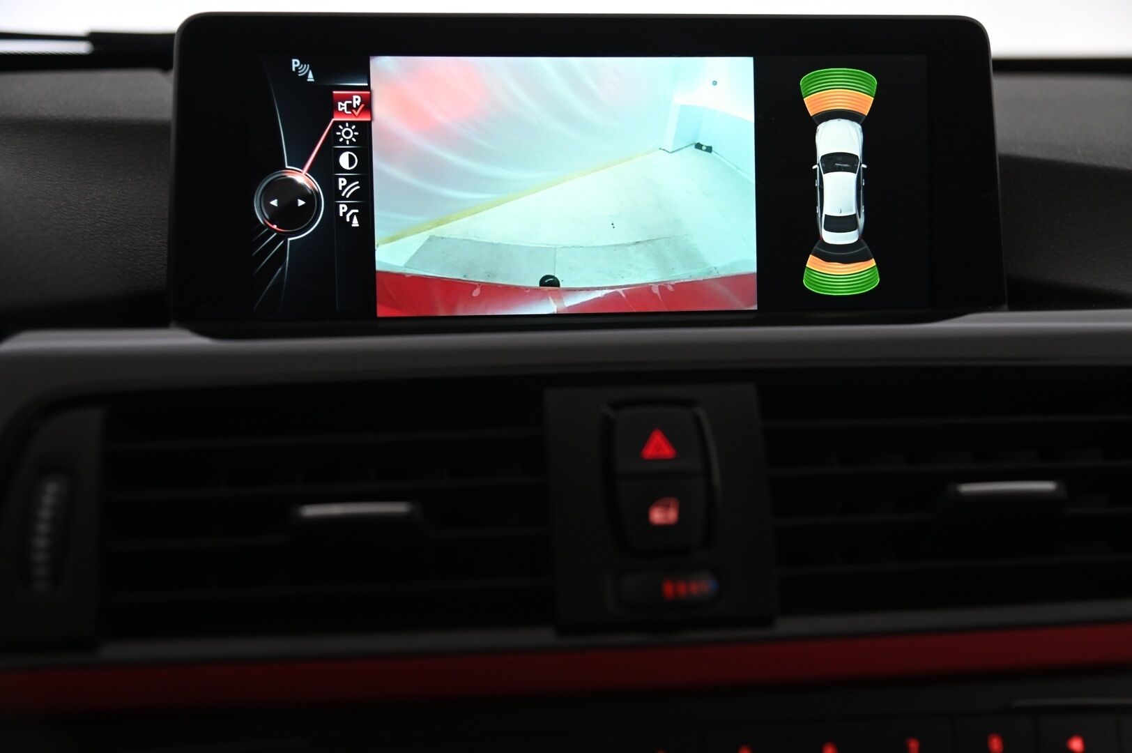 BMW 320 2014 F30 Sedan 320d TwinPower Turbo A xDrive Business *ACC/ Lasikattoluukku / Hifit / Koukku / P-kamera* - Juuri tullut / 2x vanteet ja renkaat / Suomi-auto*