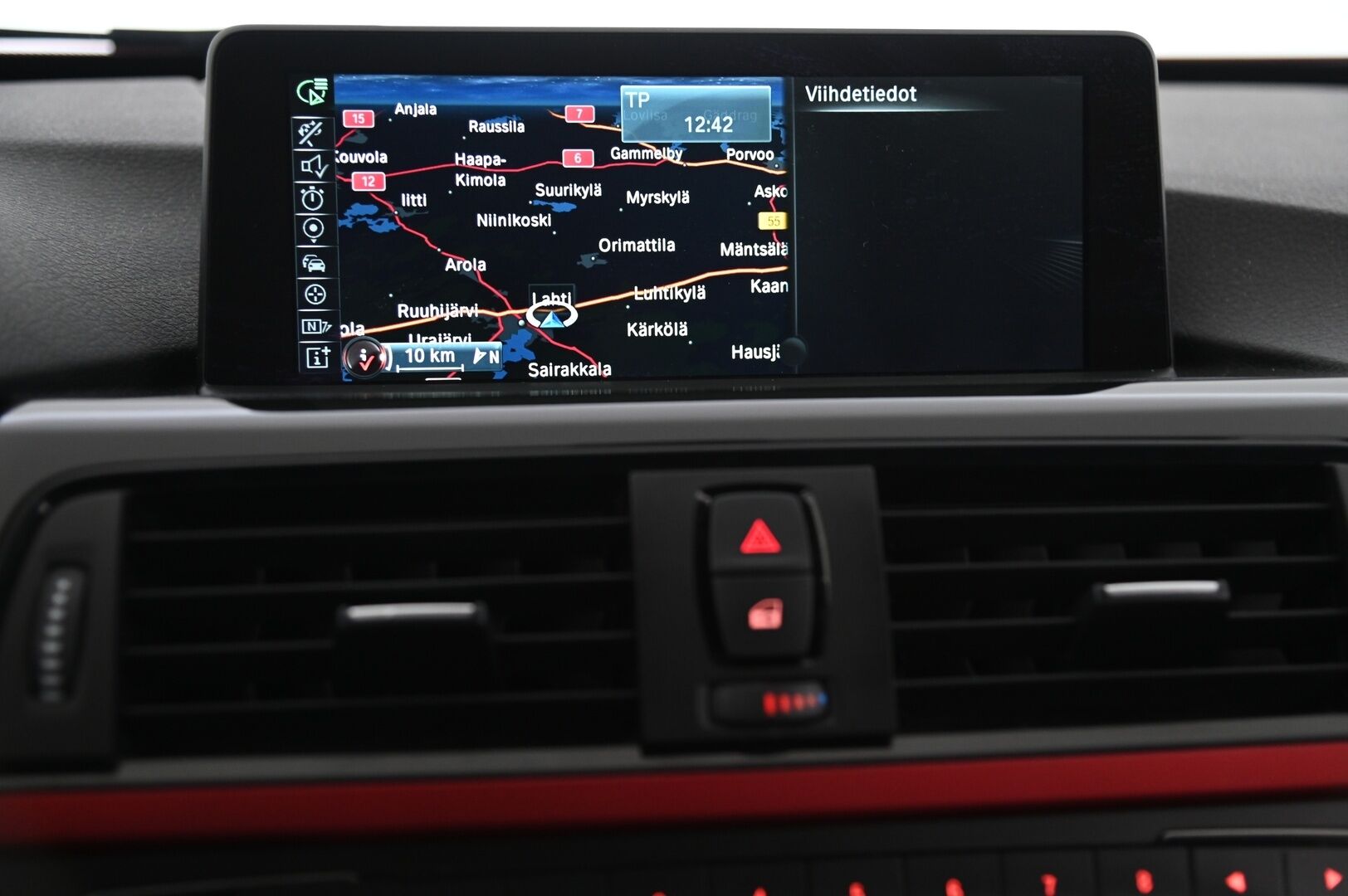 BMW 320 2014 F30 Sedan 320d TwinPower Turbo A xDrive Business *ACC/ Lasikattoluukku / Hifit / Koukku / P-kamera* - Juuri tullut / 2x vanteet ja renkaat / Suomi-auto*