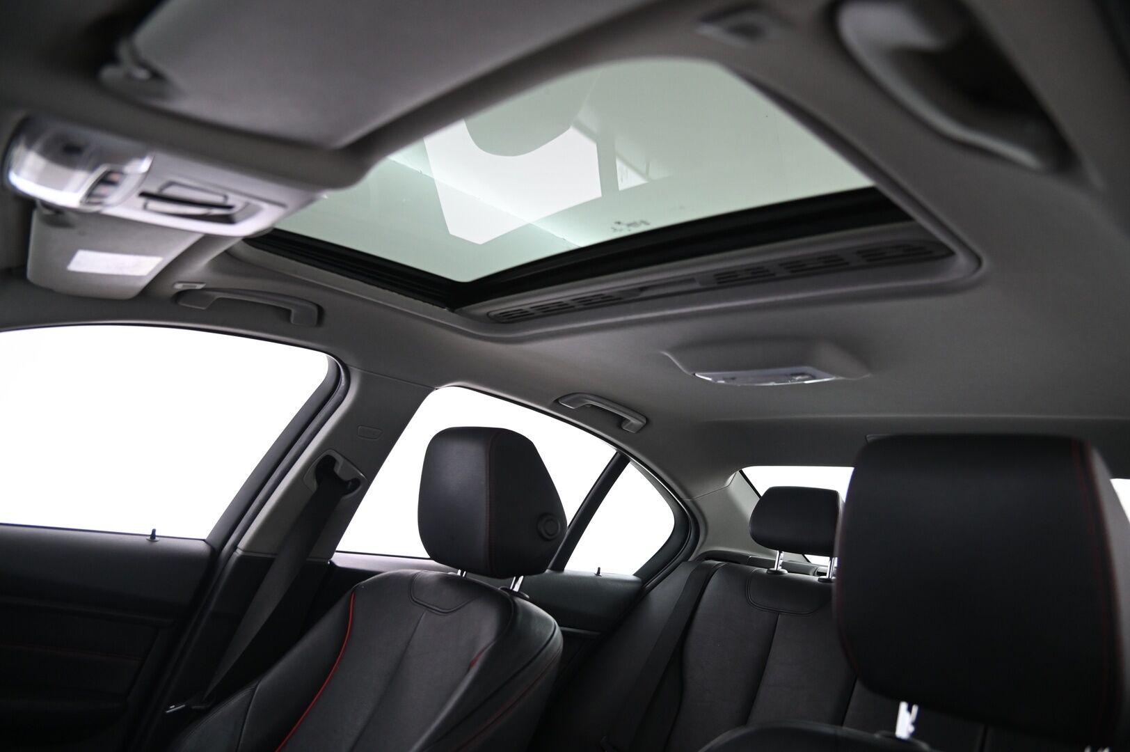 BMW 320 2014 F30 Sedan 320d TwinPower Turbo A xDrive Business *ACC/ Lasikattoluukku / Hifit / Koukku / P-kamera* - Juuri tullut / 2x vanteet ja renkaat / Suomi-auto*