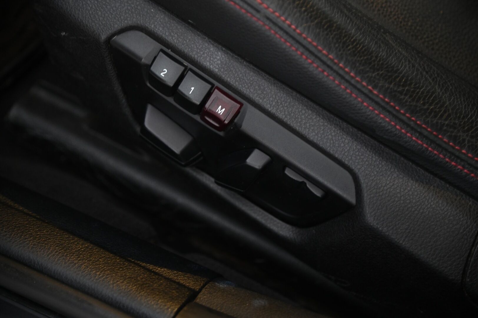 BMW 320 2014 F30 Sedan 320d TwinPower Turbo A xDrive Business *ACC/ Lasikattoluukku / Hifit / Koukku / P-kamera* - Juuri tullut / 2x vanteet ja renkaat / Suomi-auto*