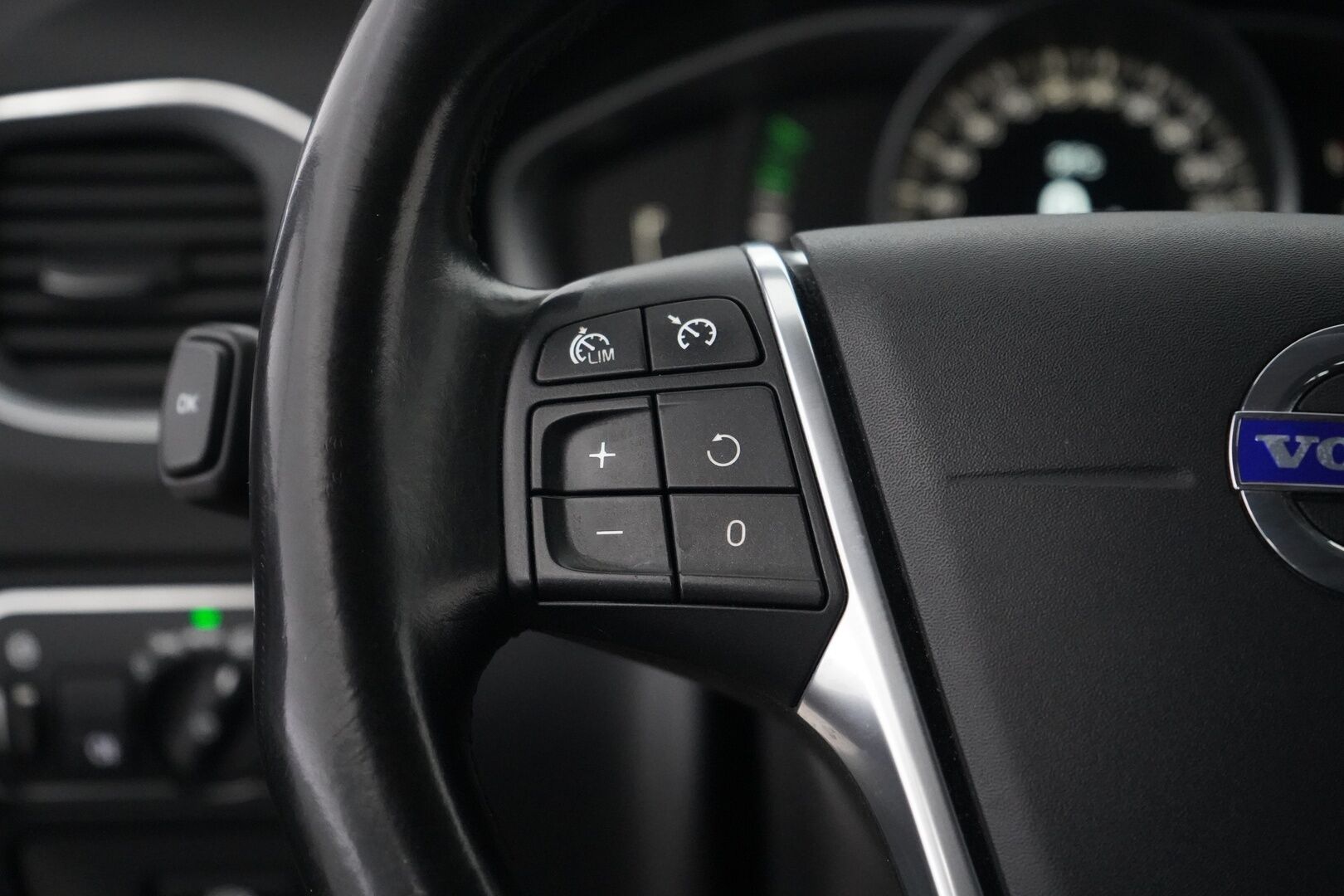 Volvo S60 2014 D4 Summum aut *Webasto / Puolinahat / Muistipenkki / Kamera / Bluetooth* - Juuri Huollettu / Kattavat huollot / Kahdet vanteet / Suomi-auto - HULLUT AVAJAISHULINAT KORKOTARJOUS 3,29 %