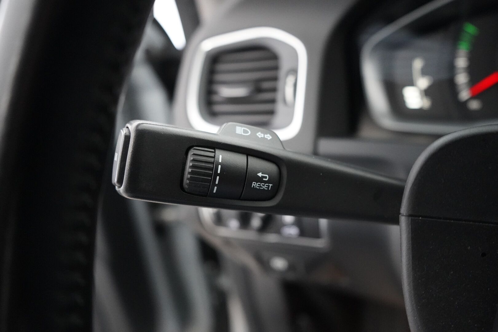 Volvo S60 2014 D4 Summum aut *Webasto / Puolinahat / Muistipenkki / Kamera / Bluetooth* - Juuri Huollettu / Kattavat huollot / Kahdet vanteet / Suomi-auto - HULLUT AVAJAISHULINAT KORKOTARJOUS 3,29 %