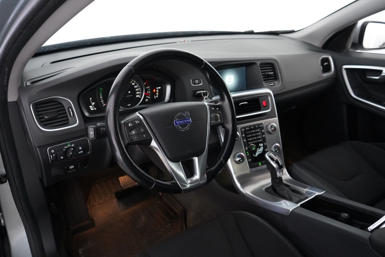 Volvo S60 2014 D4 Summum aut *Webasto / Puolinahat / Muistipenkki / Kamera / Bluetooth* - Juuri Huollettu / Kattavat huollot / Kahdet vanteet / Suomi-auto - HULLUT AVAJAISHULINAT KORKOTARJOUS 3,29 %