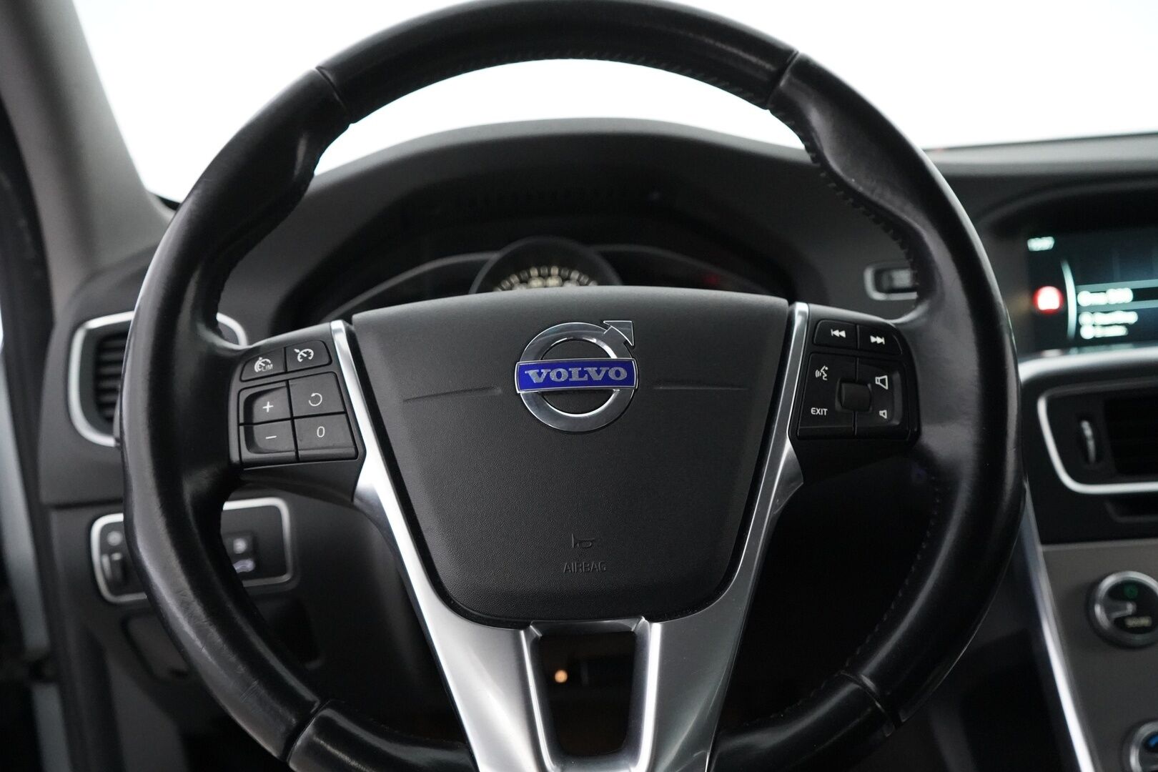 Volvo S60 2014 D4 Summum aut *Webasto / Puolinahat / Muistipenkki / Kamera / Bluetooth* - Juuri Huollettu / Kattavat huollot / Kahdet vanteet / Suomi-auto - HULLUT AVAJAISHULINAT KORKOTARJOUS 3,29 %